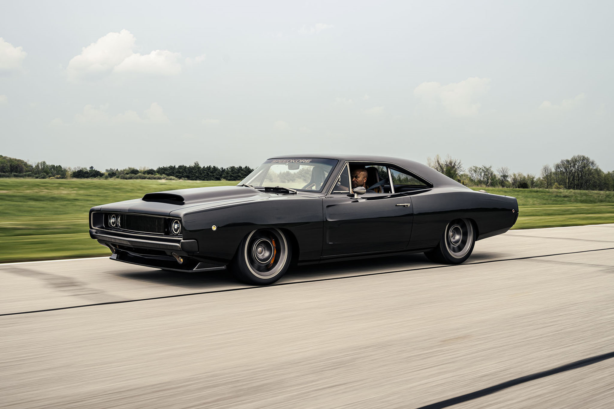 Carbon-Fiber 1968 Dodge Charger Hellucination Packs 1,000-HP V8