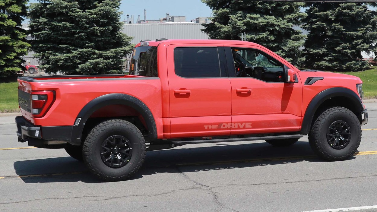 The V8 Ford F-150 Raptor R Looks and Sounds Like a Return to Form