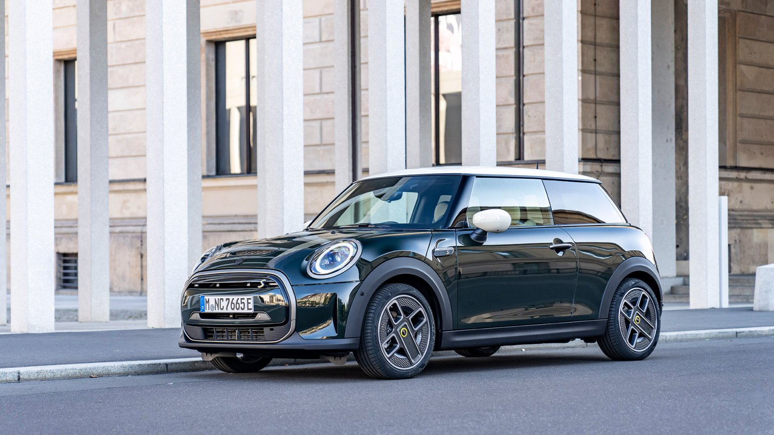 Mini Cheap The Cheapest Electric Mini Cooper Is Now $35,075