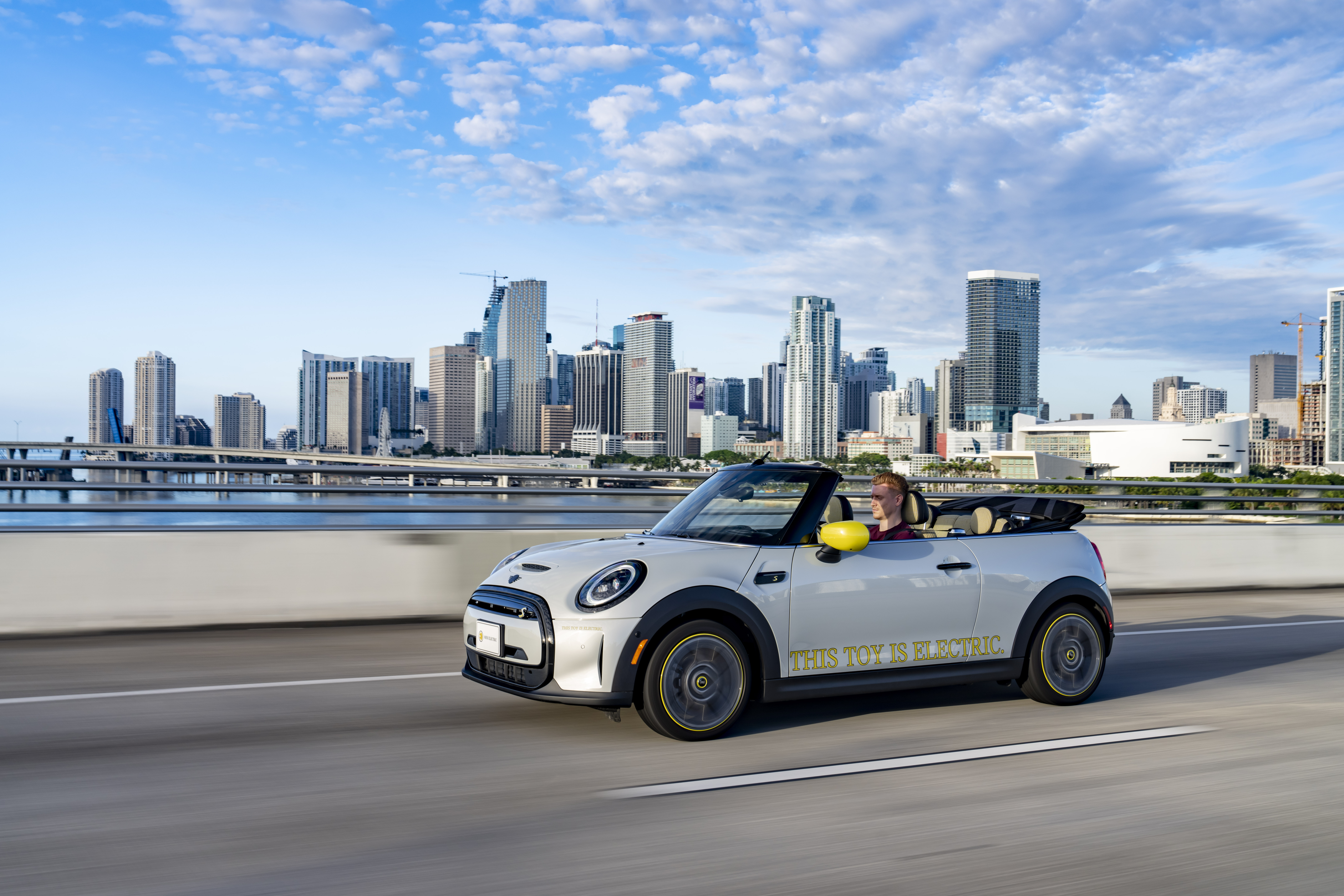 The Mini SE Electric convertible out on the roads