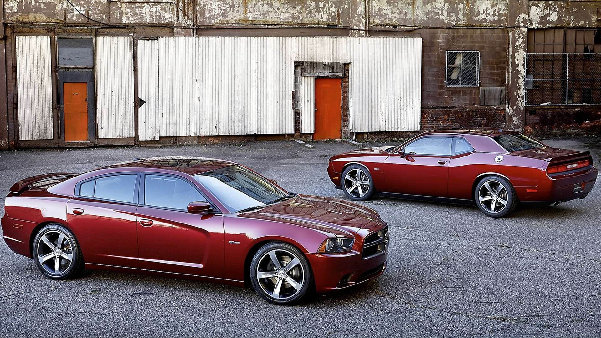 2014 Dodge Charger (left), 2014 Dodge Challenger (right).