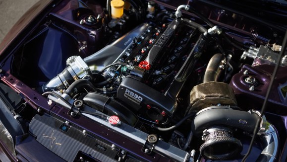 This 930-HP R32 Nissan GT-R In Dry Carbon Midnight Purple Is a Million ...