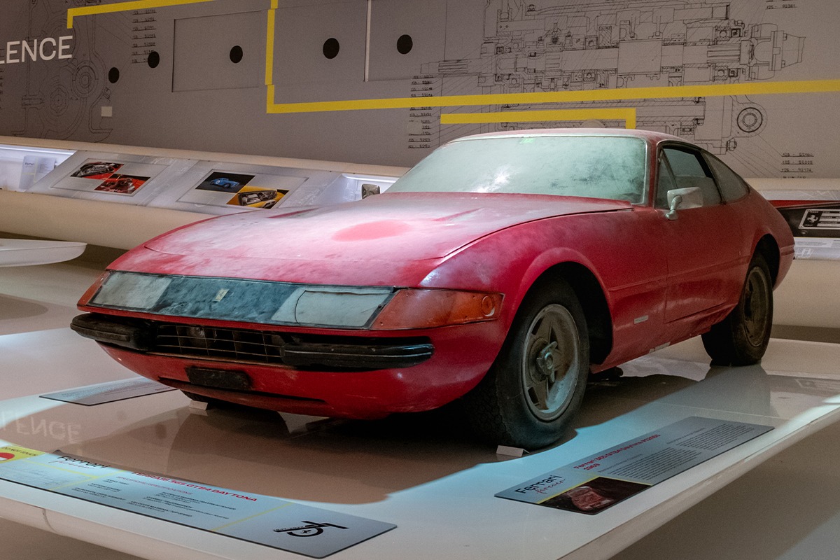 希少Ferrari Rare Ferrari 365 GTB/4 Purposely Kept Filthy Years After Being
