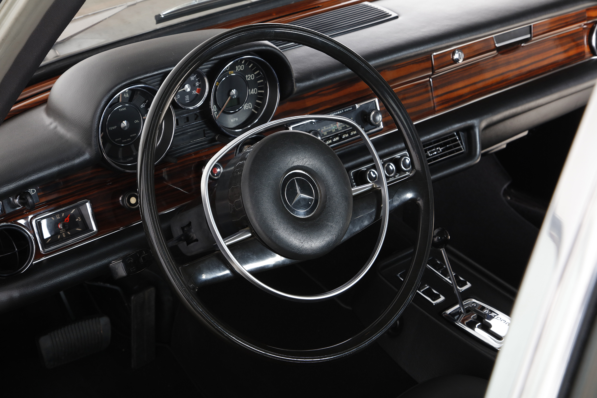 Icon4x4 Derelict Mercedes 18