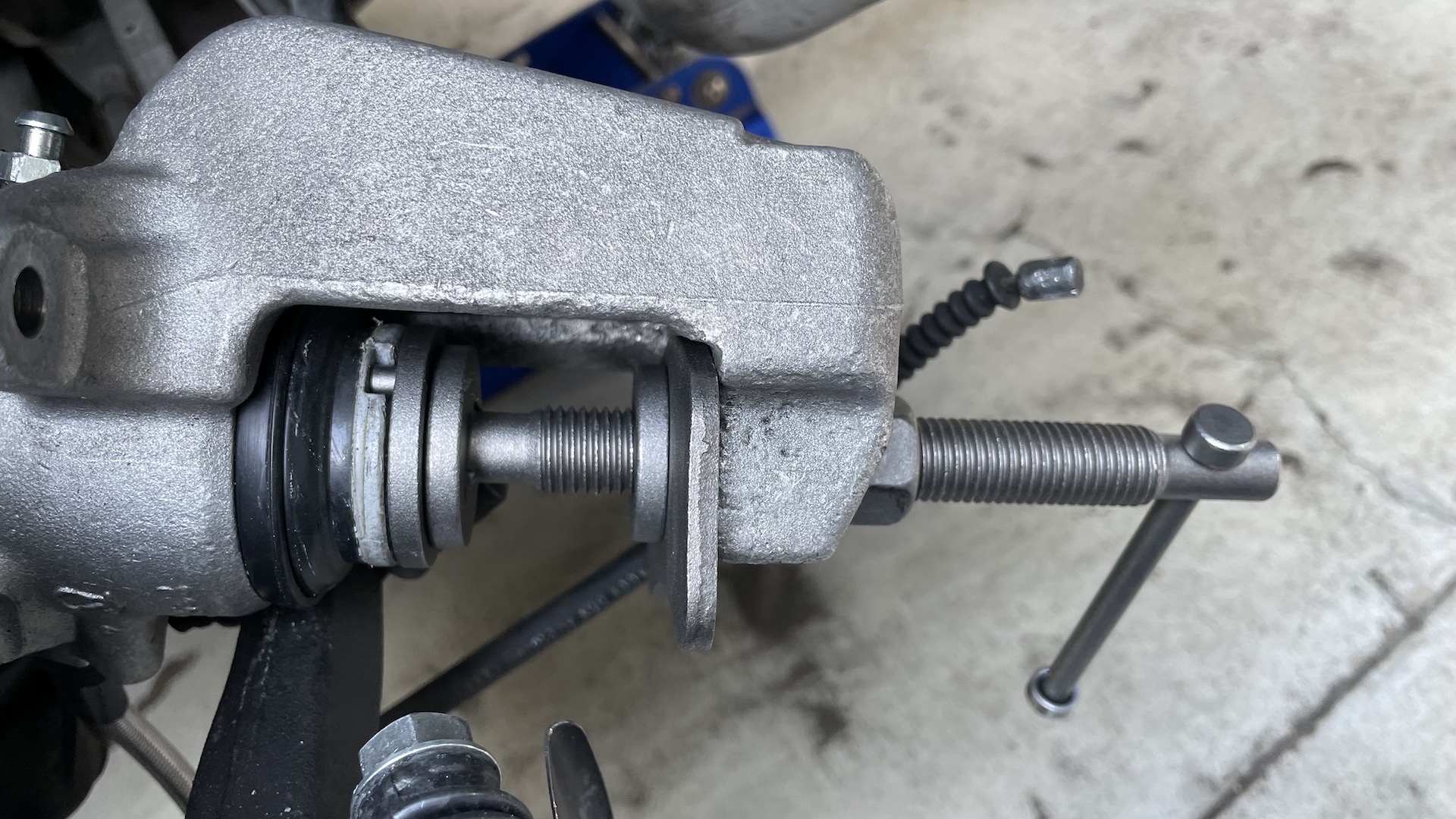 how to use brake caliper wind back kit