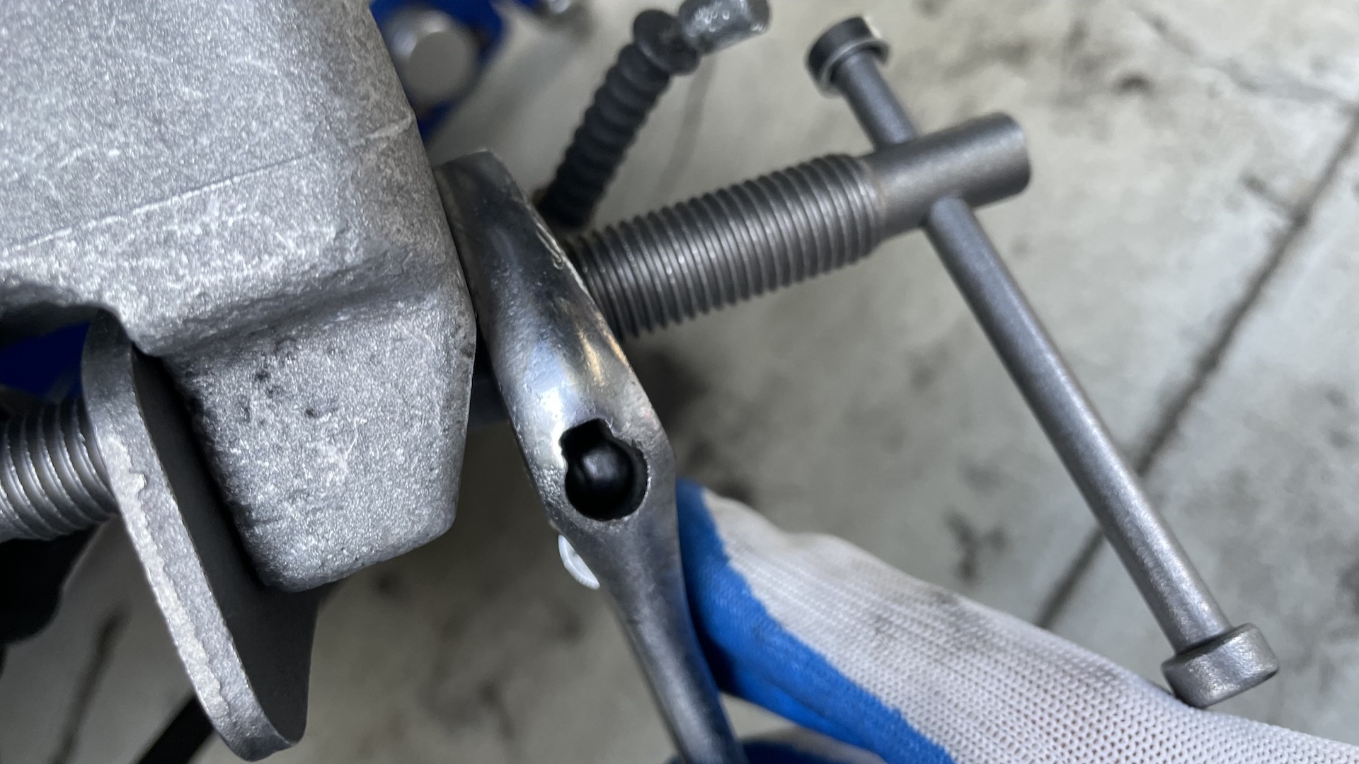 how to use brake caliper wind back kit