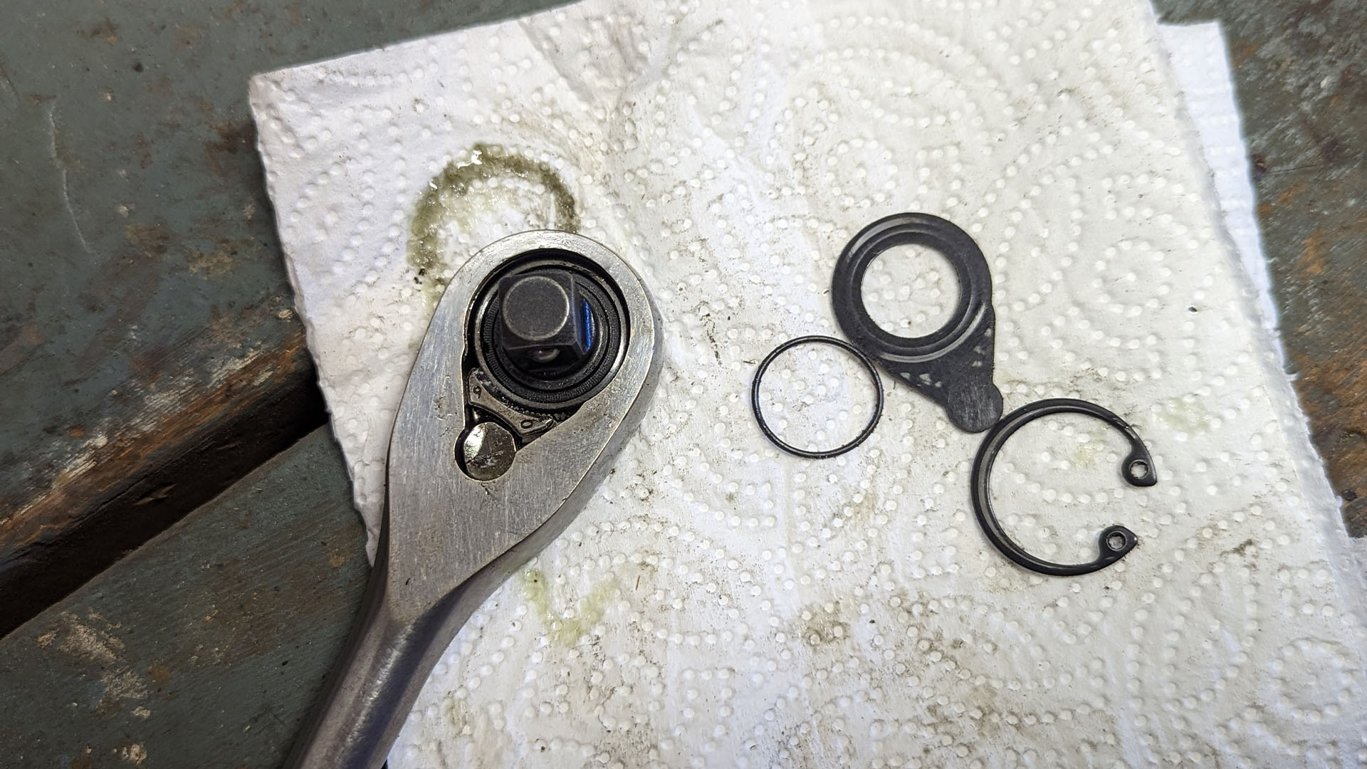 How to clean a ratchet