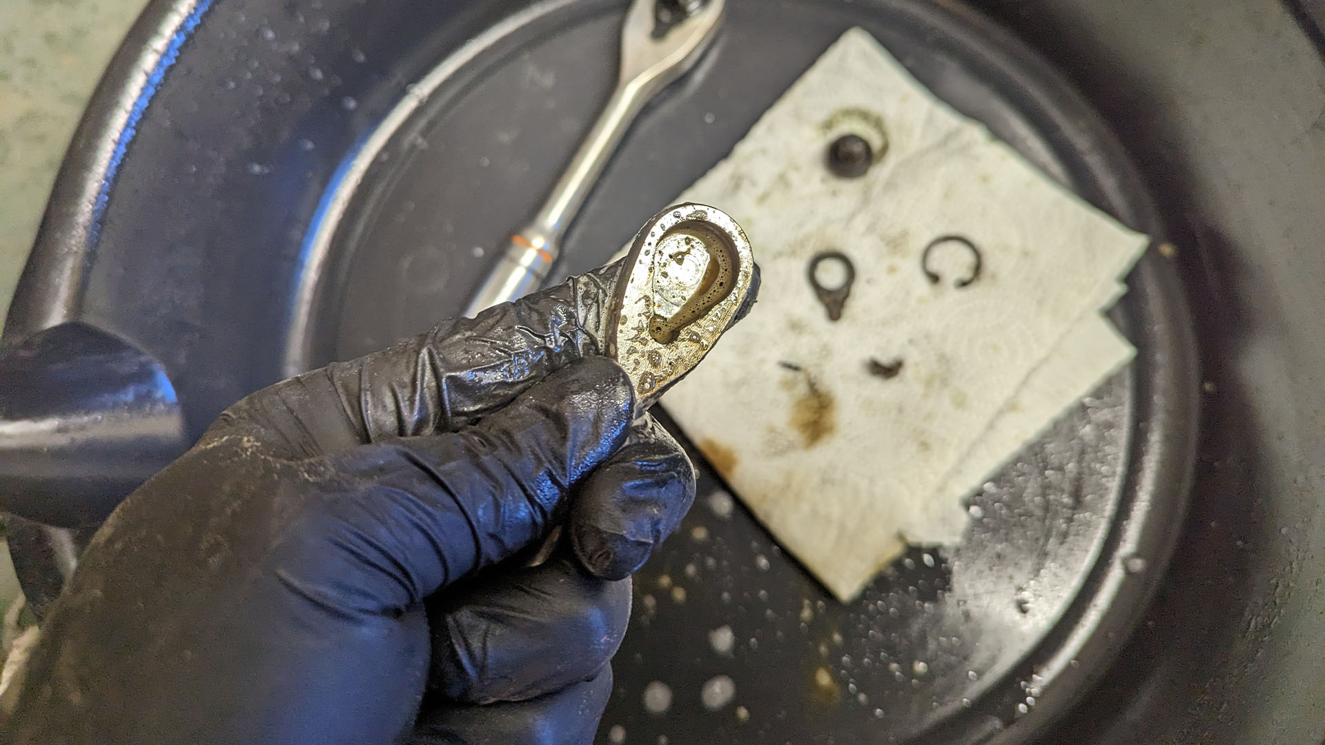 How to clean a ratchet