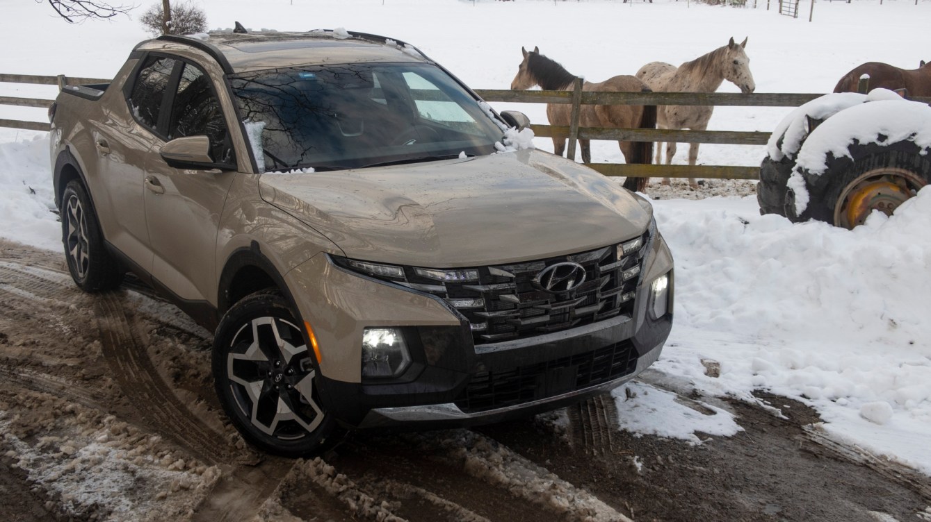The Hyundai Santa Cruz Small Pickup Can Tow 5,000 Pounds. Here???s How ...