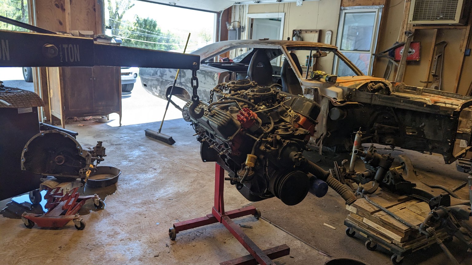 Here's How to Use an Engine Hoist