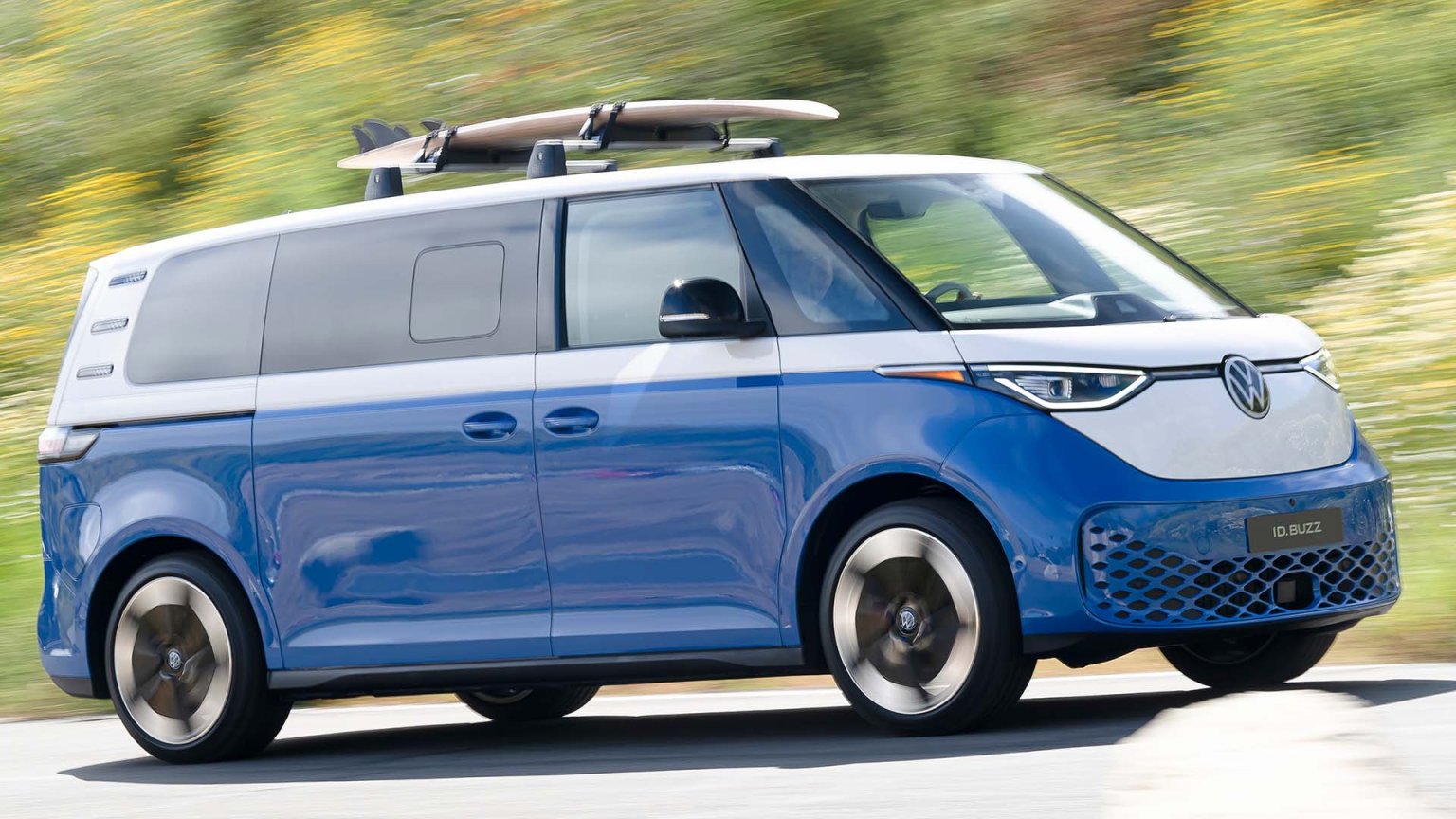 2024 VW ID Buzz Lands In US With 3 Rows Available AWD Retro Style 2024-vw-id-buzz-lands-in-us-with-3-rows-available-awd-retro-style