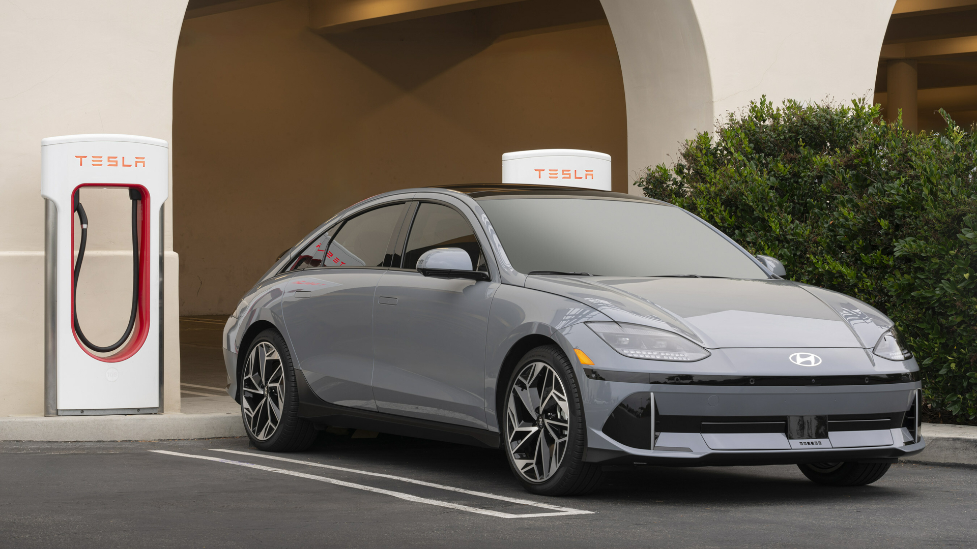 Hyundai, Kia EVs Switching to NACS Charging Ports at the End of 2024