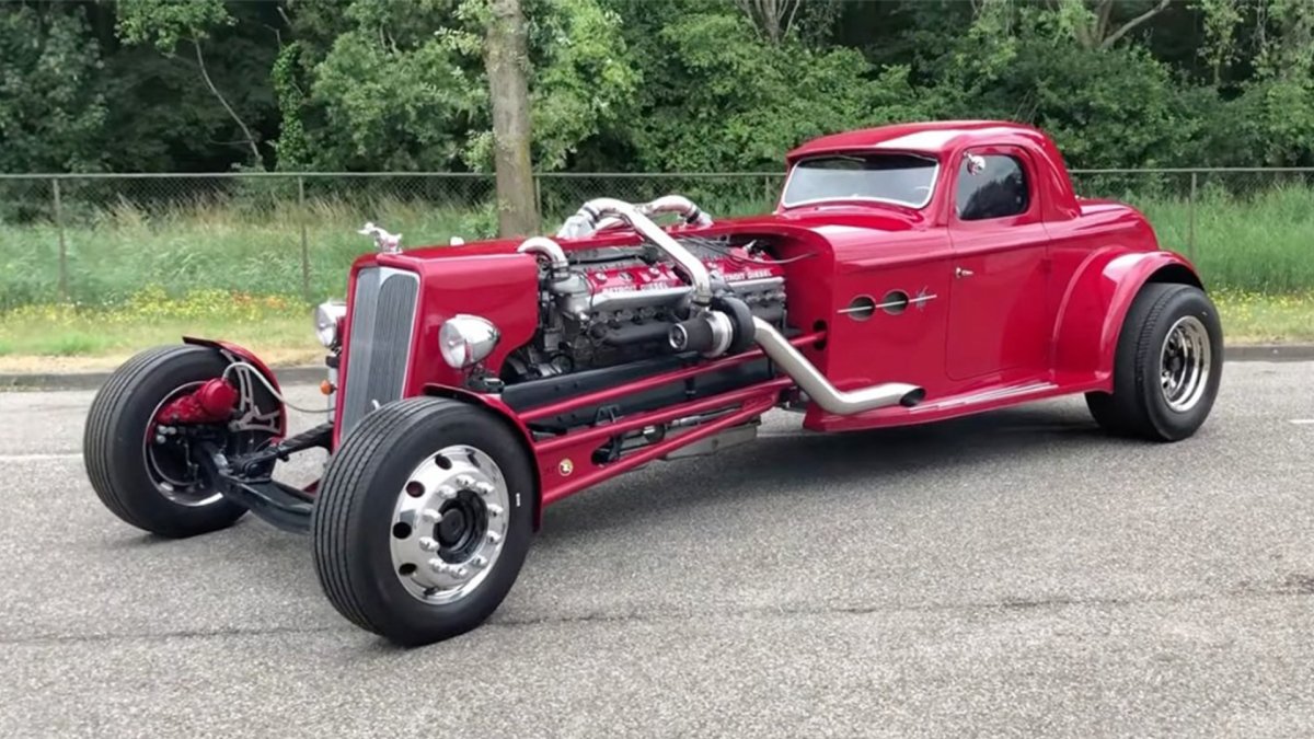 Einen 18,6-Liter-Zweitakt-Detroit-Diesel-V16 in einen Hot Rod einzubauen ...