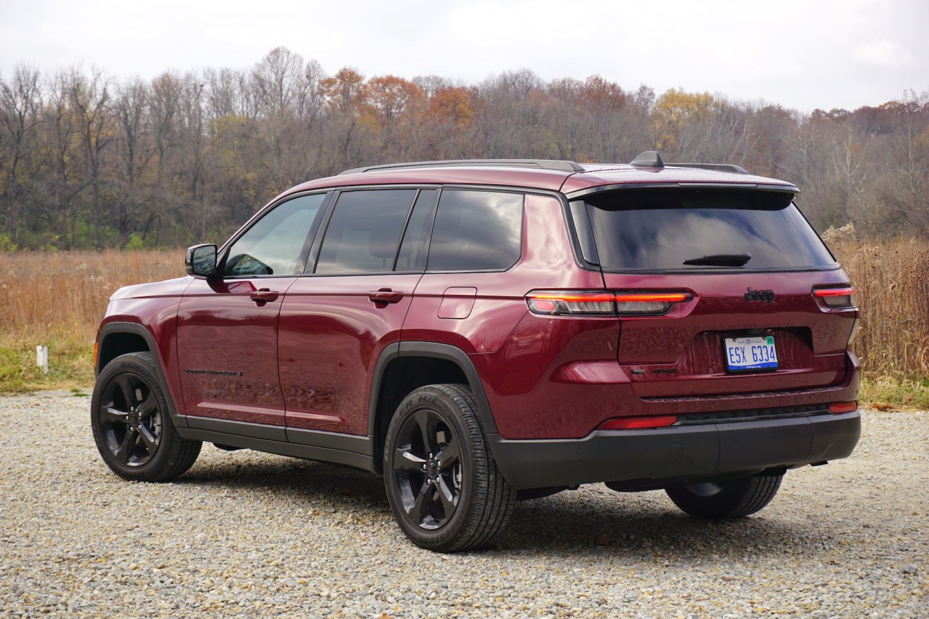 2023 Jeep Grand Cherokee Pros and Cons: A Spacious but Unremarkable 3 ...