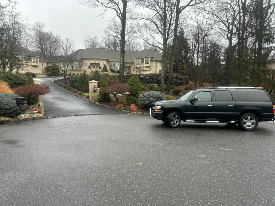 Escalade and Suburban Owners Are Staging SUV Selfies at Tony Soprano’s