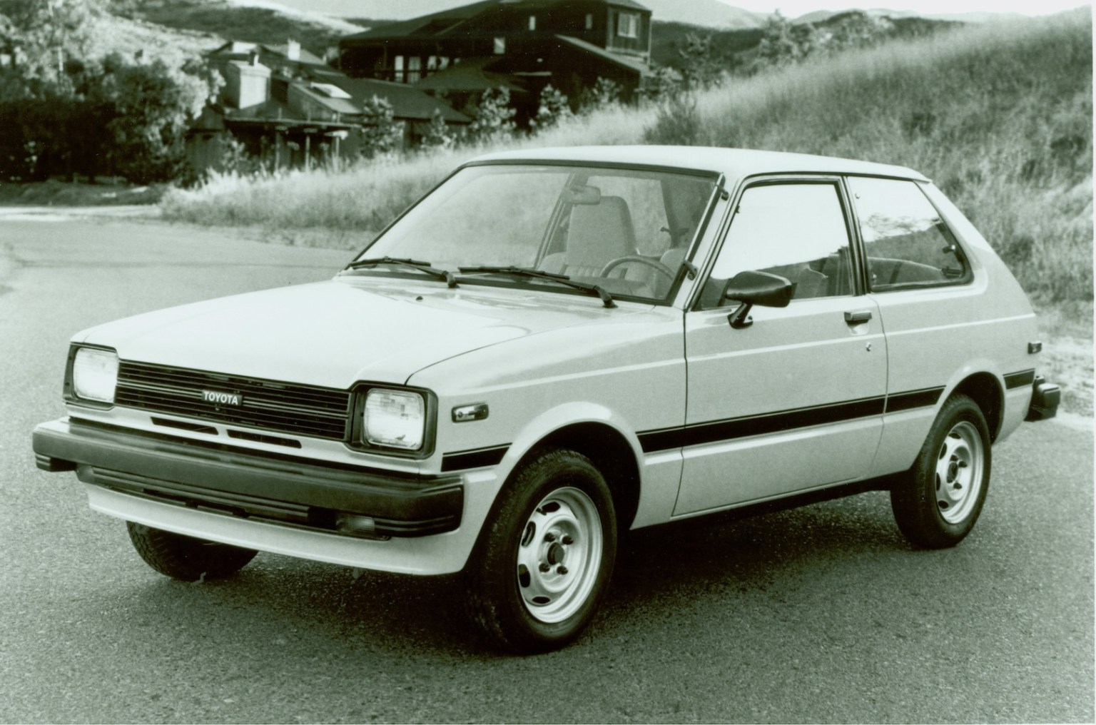 Toyota Starlet hatchback illustration showcasing compact rally-ready style and classic proportions.
