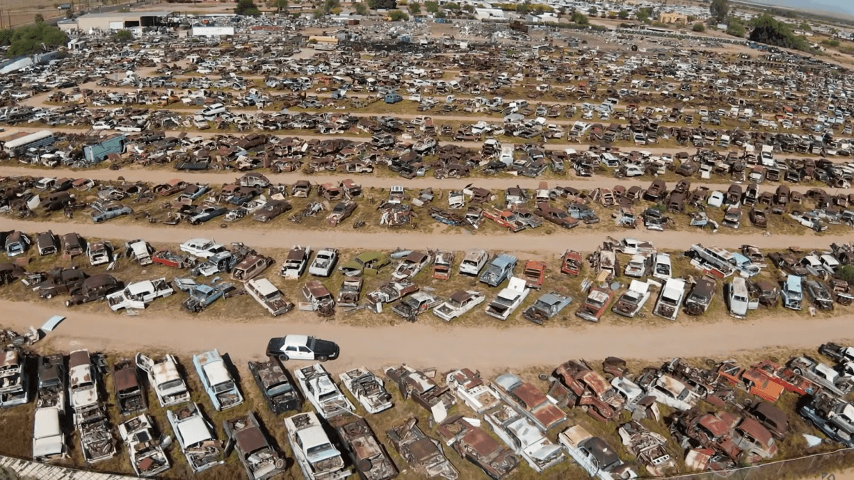 Over 10,000 Classic American Cars Are Resting in This Arizona Junkyard, image size:1200x675