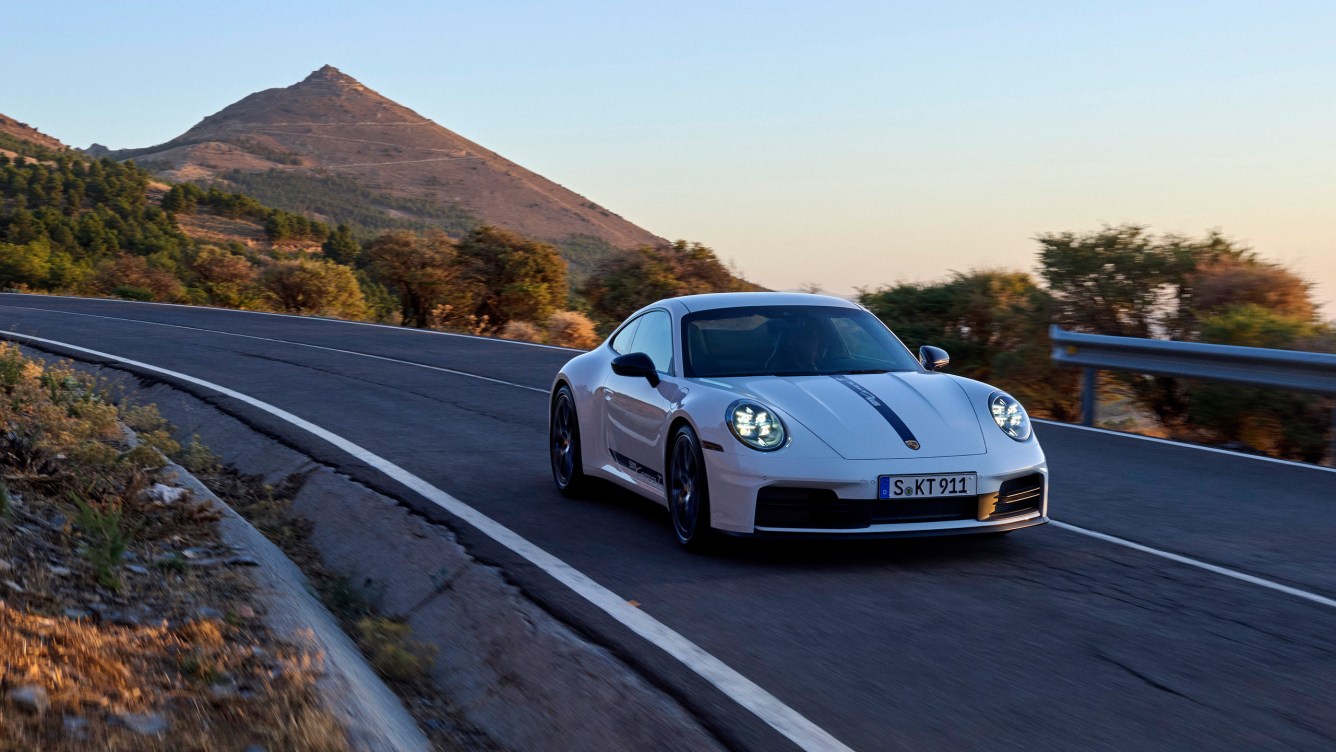 The 2025 Porsche 911 Carrera T Is the ManualOnly Purist's Choice