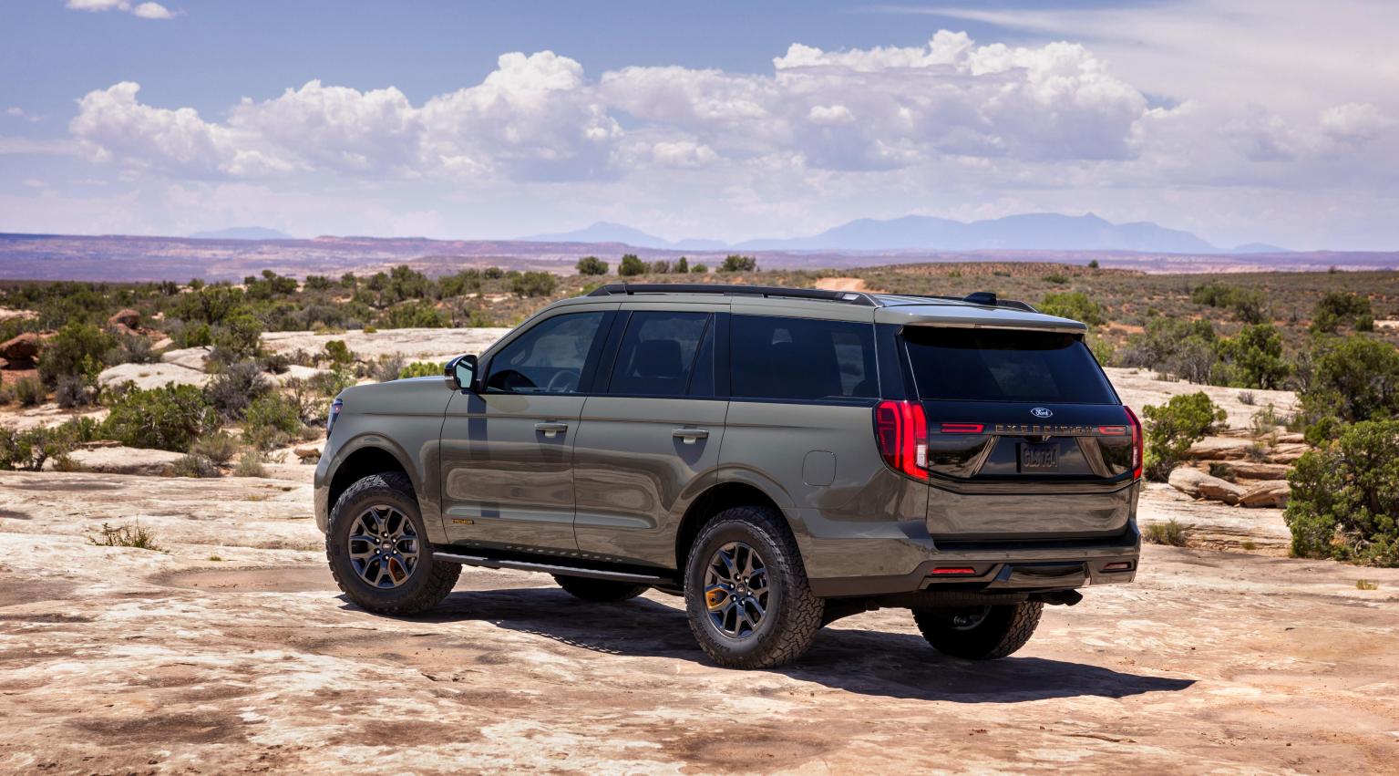  2025 Ford Expedition Tremor Gets the Full-Size Off-Road Formula Right 