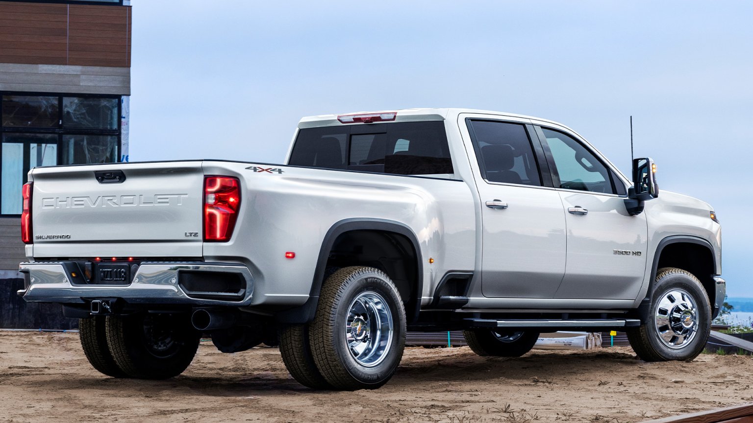 GM Recalls 132,000 Trucks for Tailgates That Fail at Their One Job