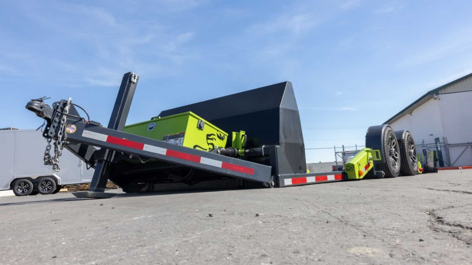 Hydraulic FlatTrak Car Hauler Is the Money-No-Object Track Day Trailer