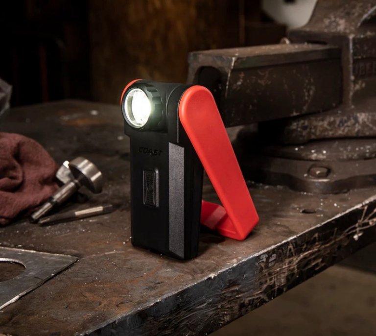 magnetic work light for everyday carry