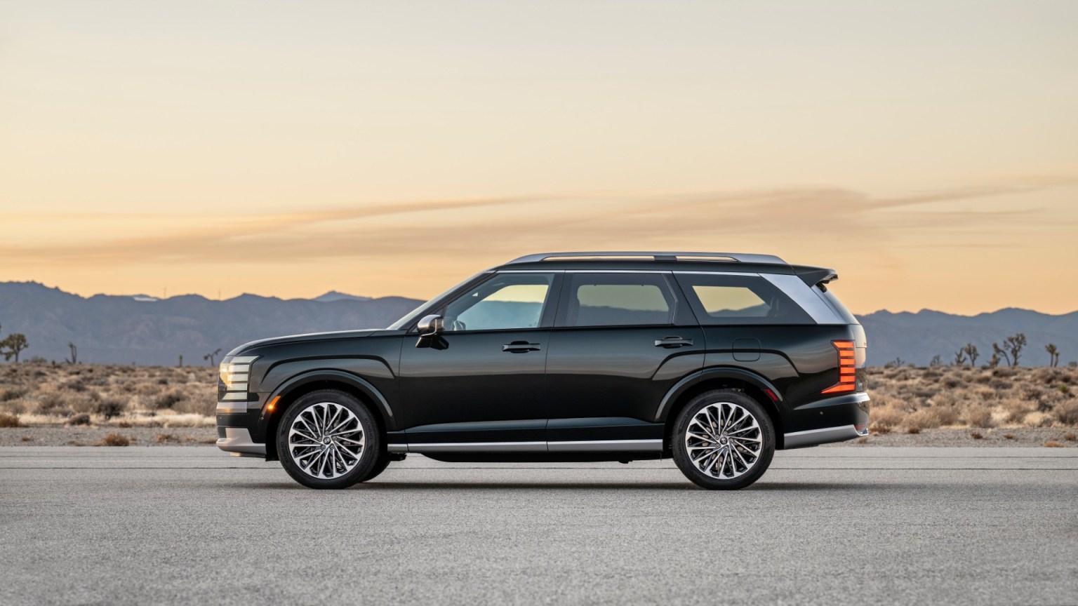 Cool: 2026 Hyundai Palisade Hybrid Can Keep the AC on While Its Gas ...