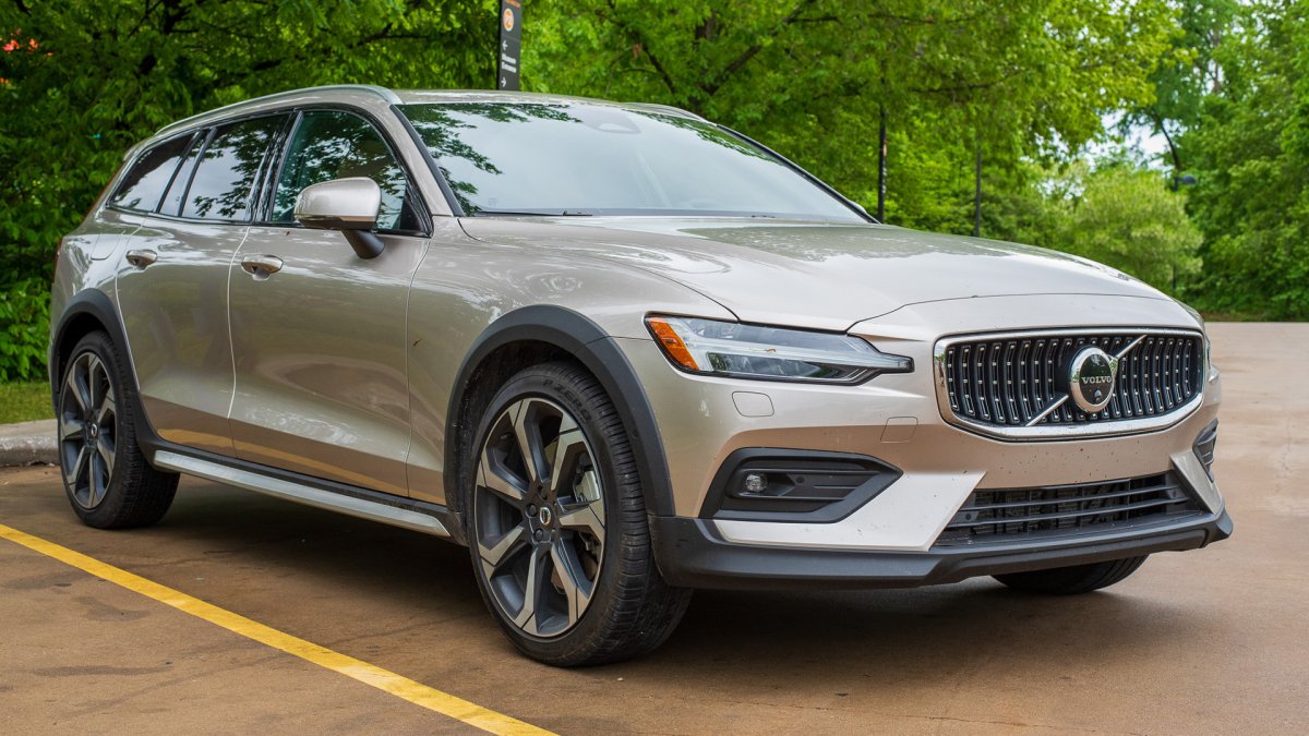 2025 Volvo V60 Cross Country Review: Still Sharp, But Starting to Feel ...