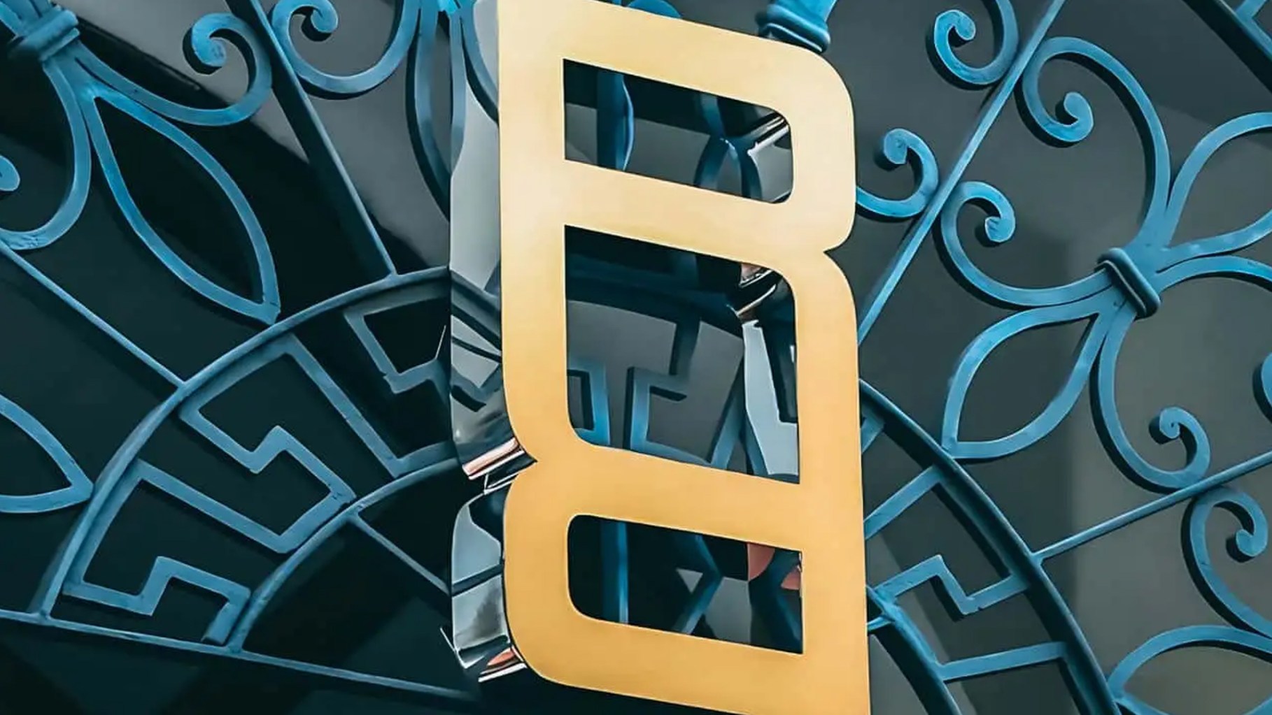 Range Rover Has a New Logo for Places 10 Letters Won’t Fit