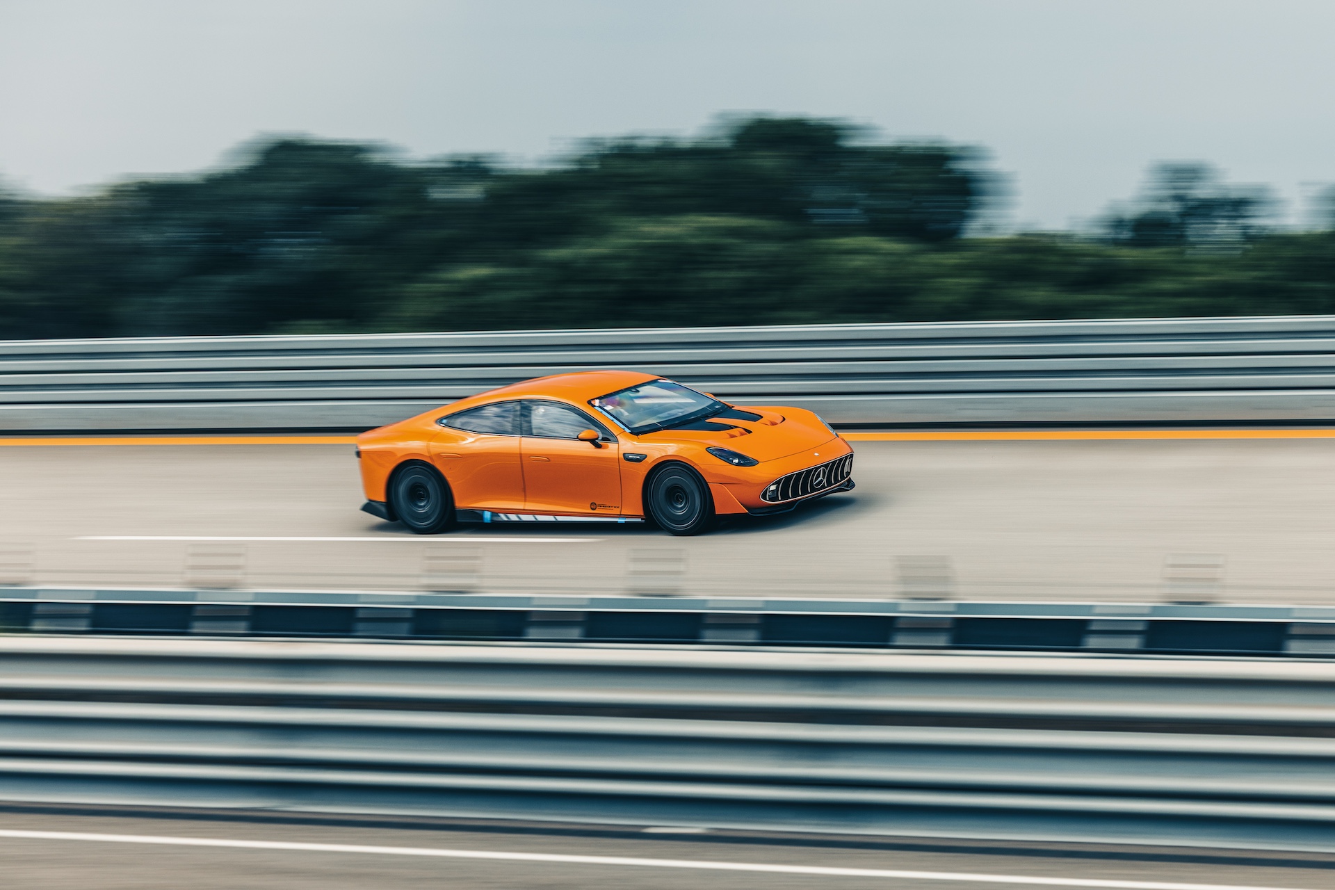 CONCEPT AMG GT XX definiert Performance neu: Technologieträger pulverisiert Weltrekorde in Serie | Nardò, 2025. CONCEPT AMG GT XX redefines performance: Technology pioneer shatters record after record | Nardò, 2025.