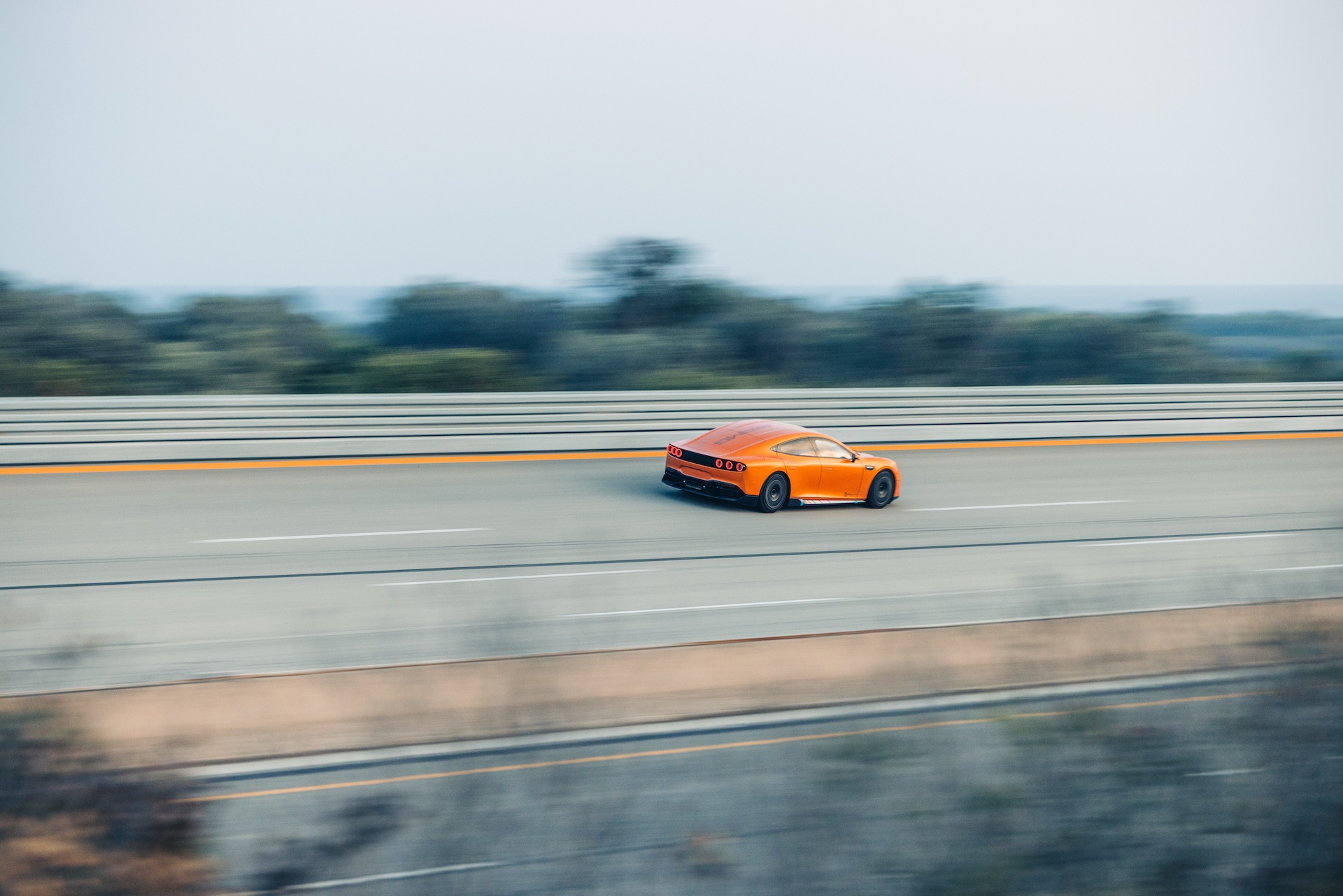 CONCEPT AMG GT XX definiert Performance neu: Technologieträger pulverisiert Weltrekorde in Serie | Nardò, 2025. CONCEPT AMG GT XX redefines performance: Technology pioneer shatters record after record | Nardò, 2025.