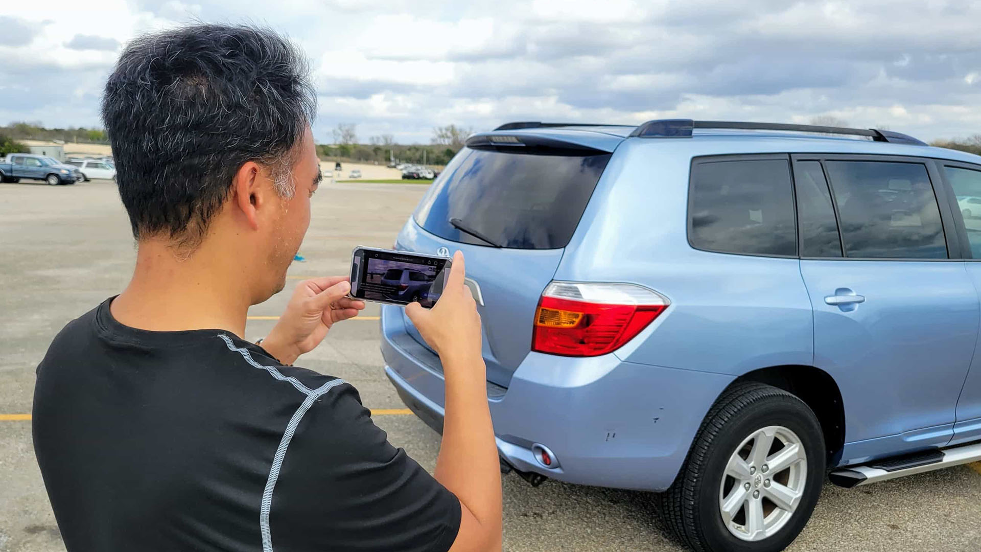 Man scans vehicle using his smartphone and Ravin AI's website service