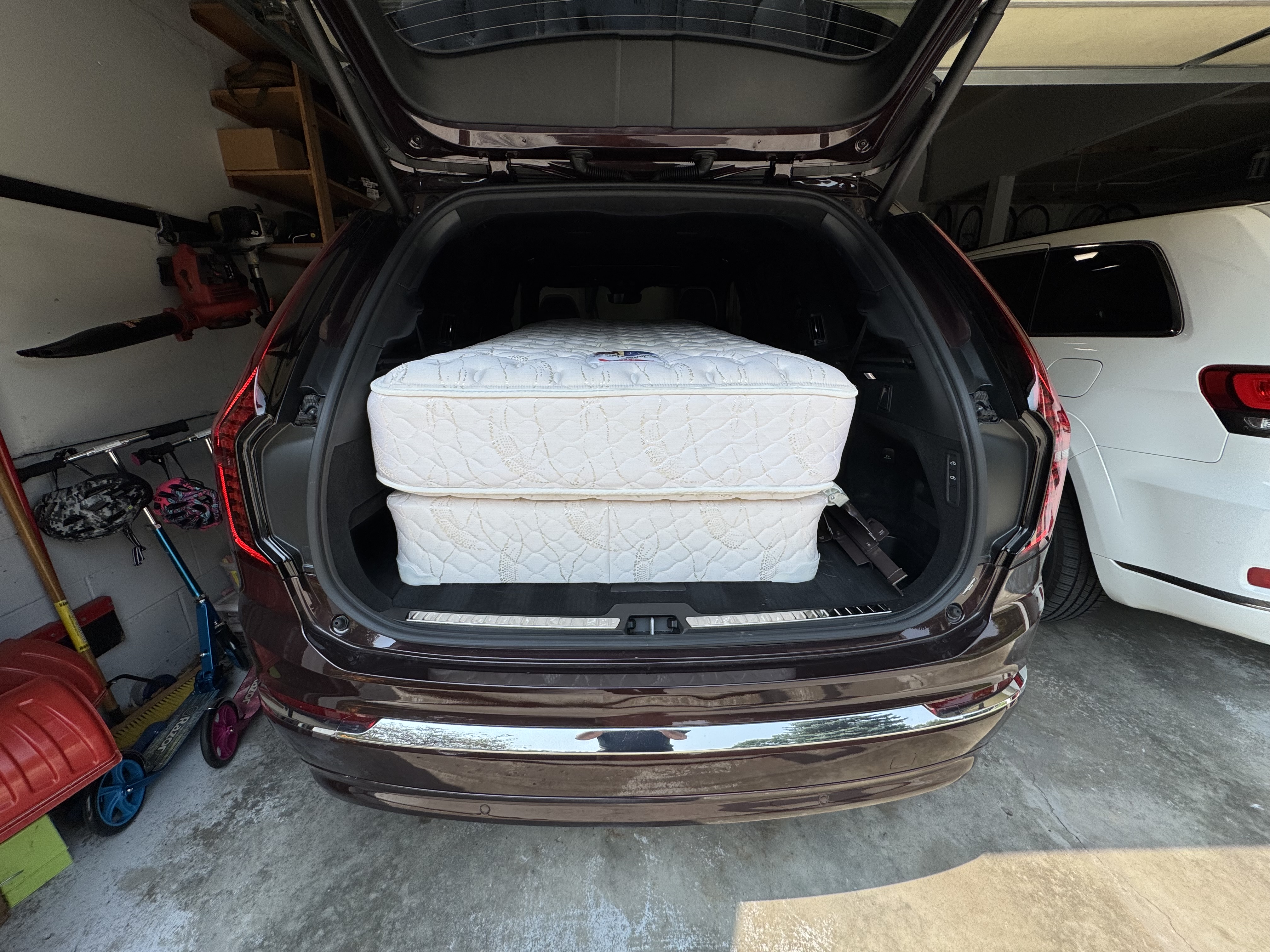 2025.5 Volvo XC90 T8