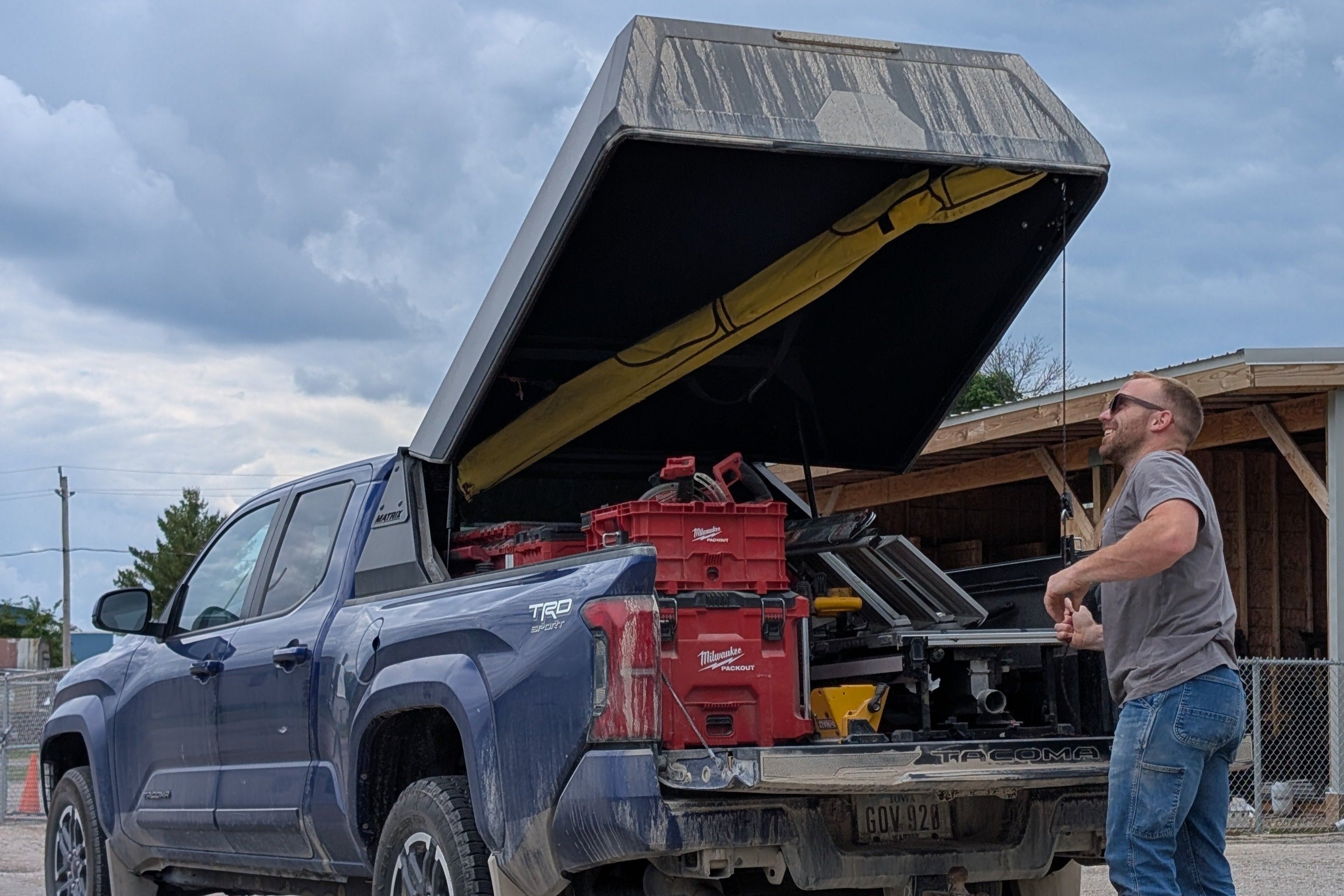 Matrix truck bed topper