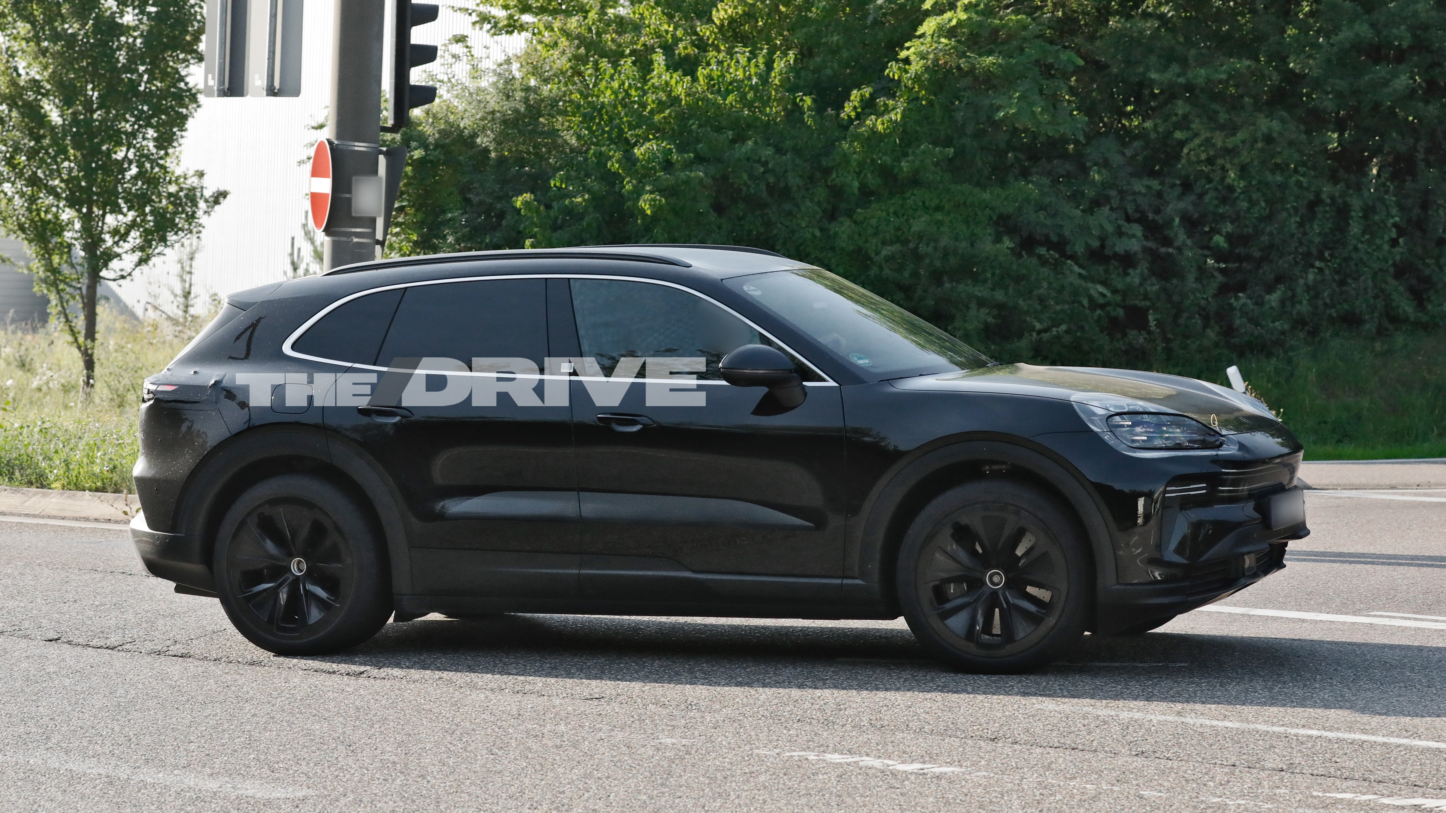 2027 Porsche Cayenne EV Spy Photo