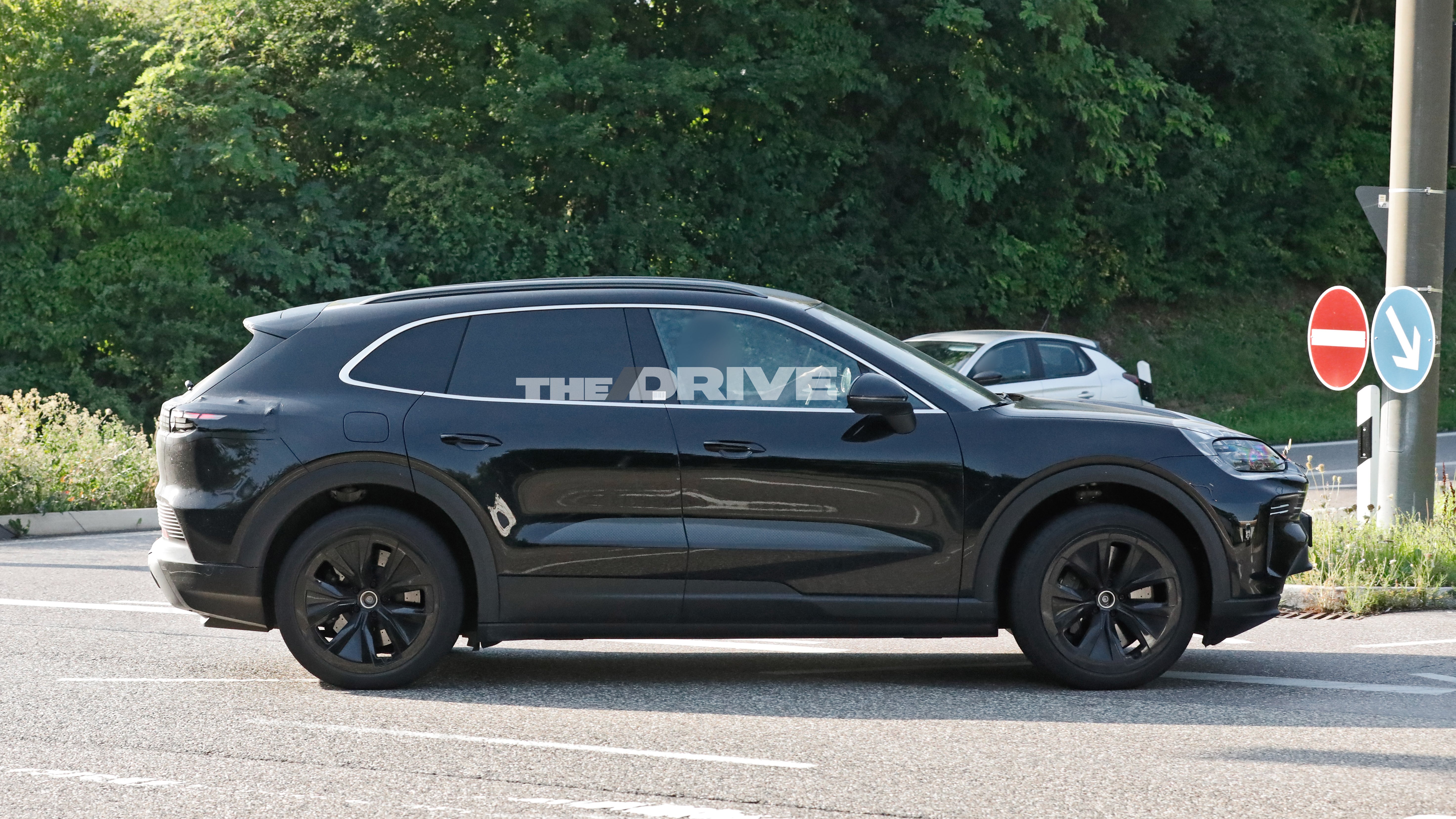 2027 Porsche Cayenne EV Spy Photo
