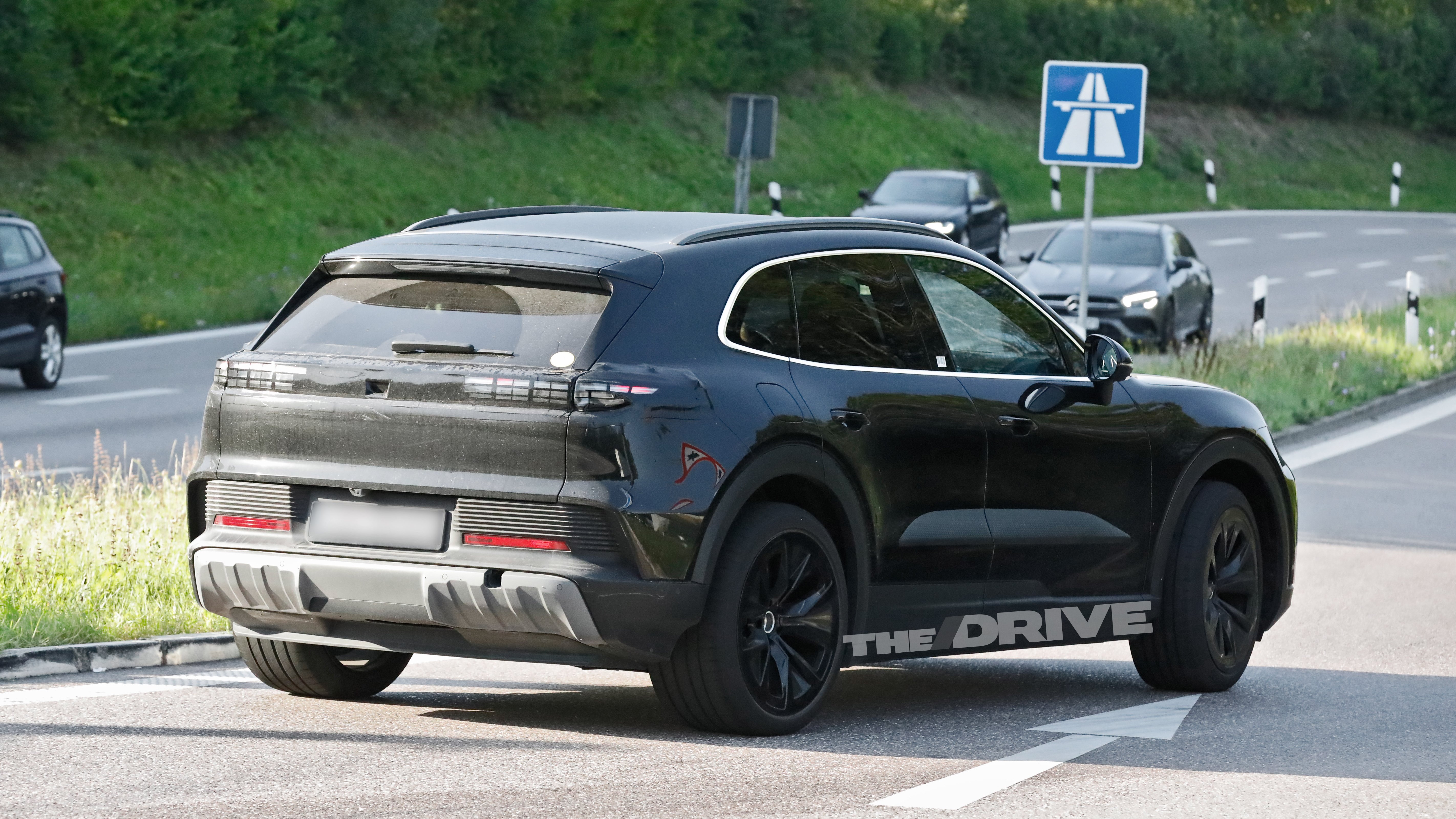 2027 Porsche Cayenne EV Spy Photo