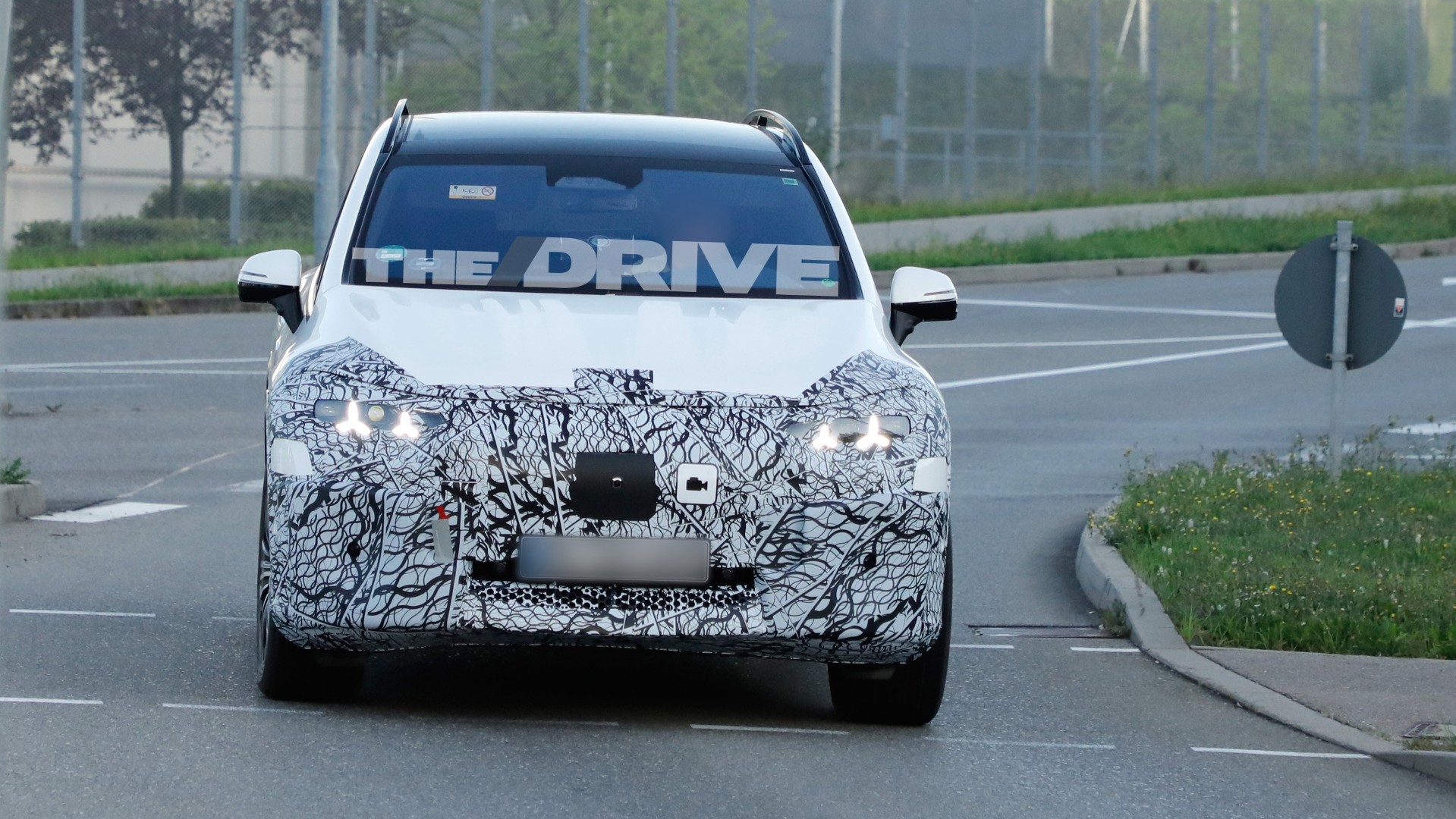 2027 Mercedes-Benz SQS SUV Prototype Spy Photo