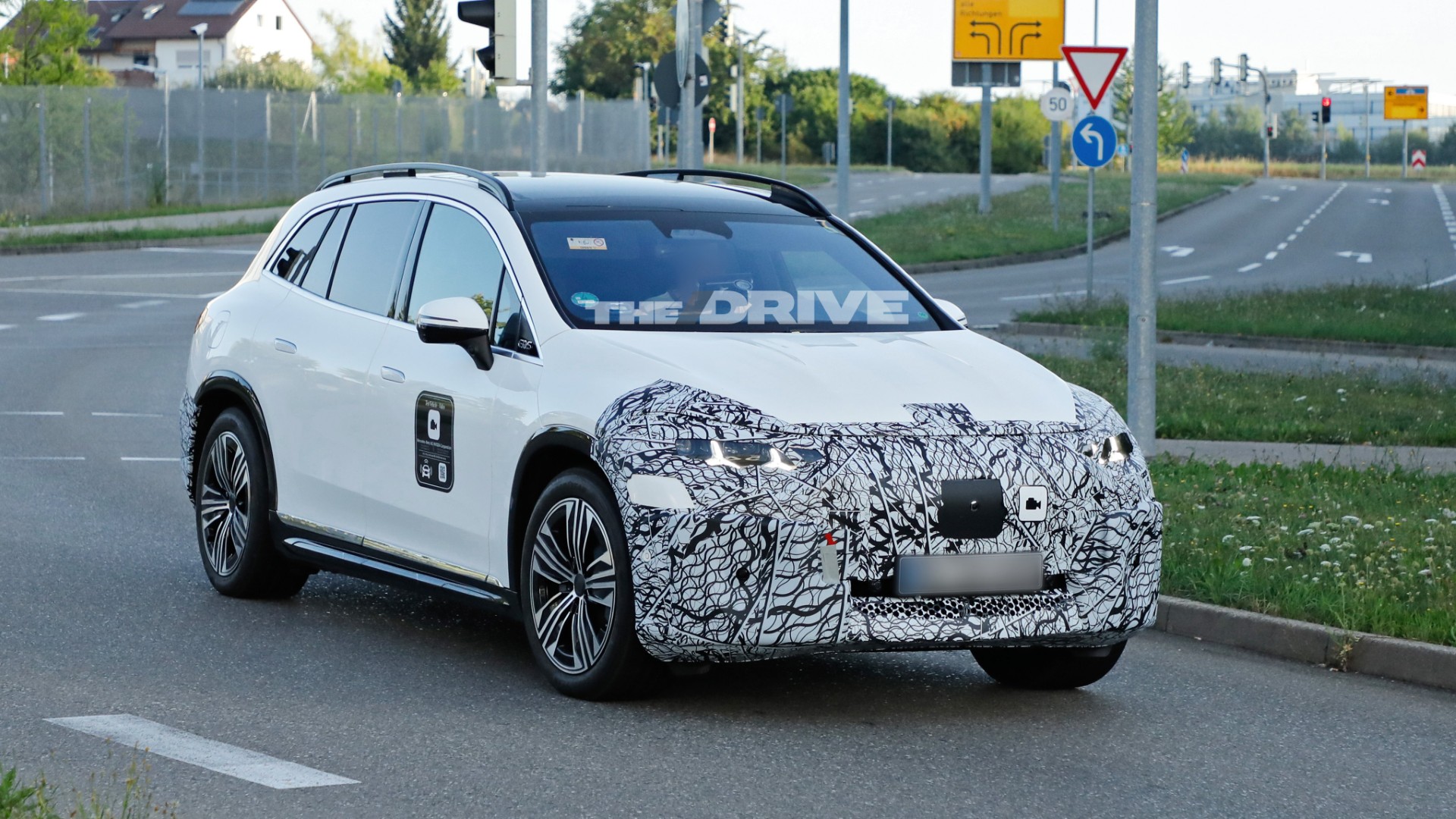 2027 Mercedes-Benz SQS SUV Prototype Spy Photo