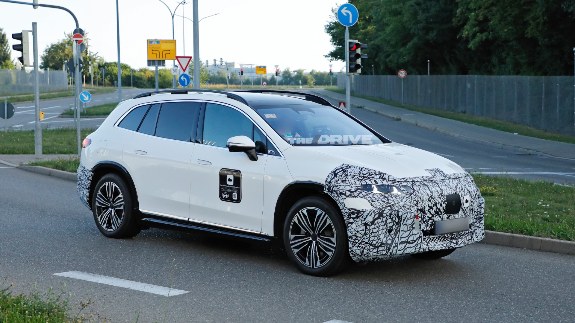 2027 Mercedes-Benz SQS SUV Prototype Spy Photo