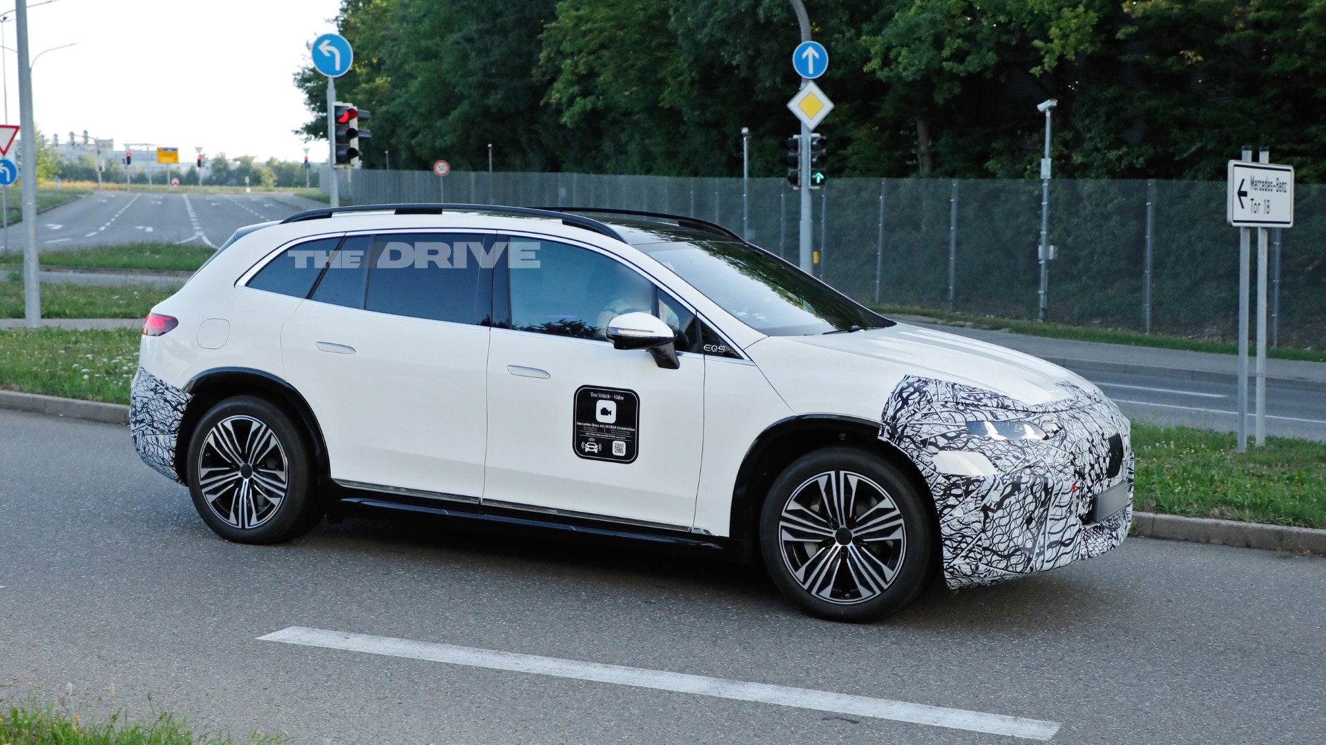 2027 Mercedes-Benz SQS SUV Prototype Spy Photo