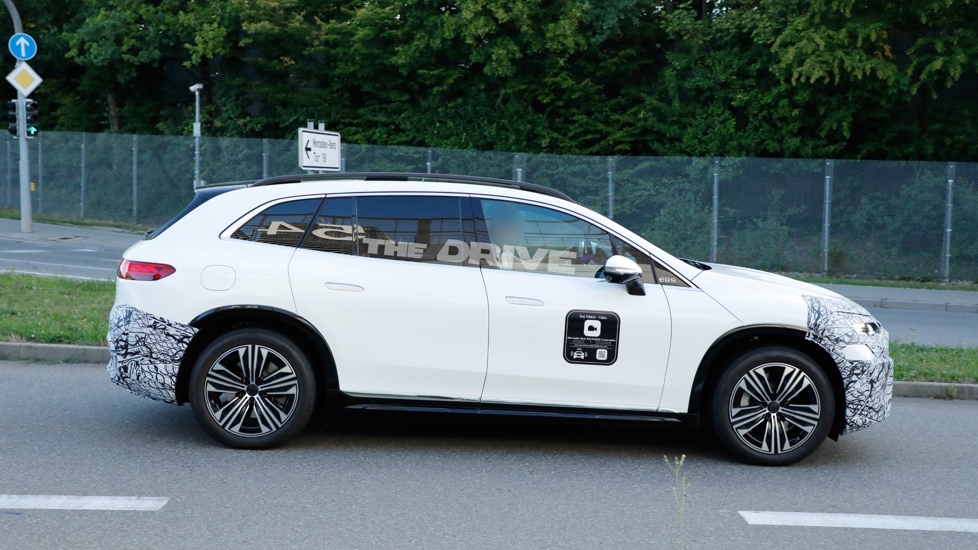 2027 Mercedes-Benz SQS SUV Prototype Spy Photo