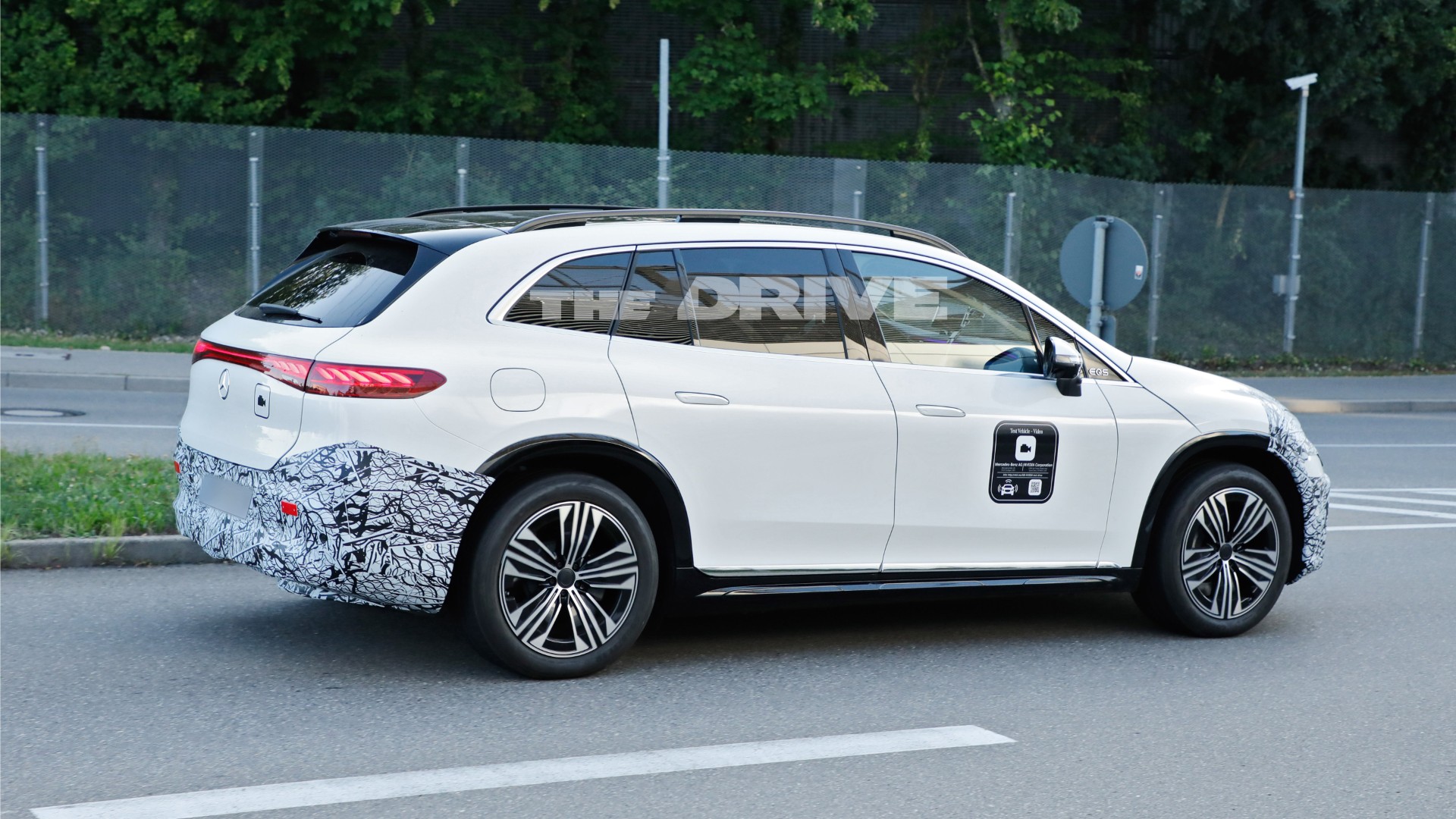 2027 Mercedes-Benz SQS SUV Prototype Spy Photo
