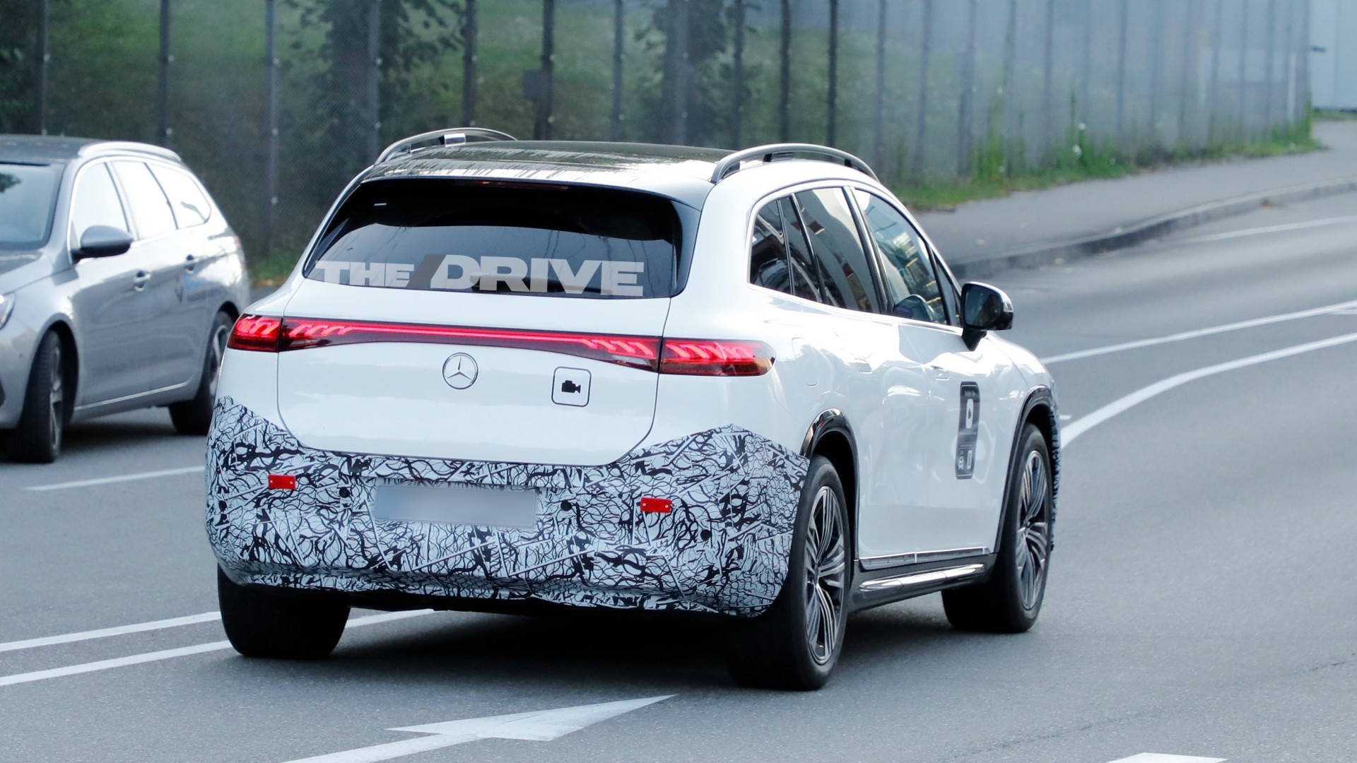 2027 Mercedes-Benz SQS SUV Prototype Spy Photo