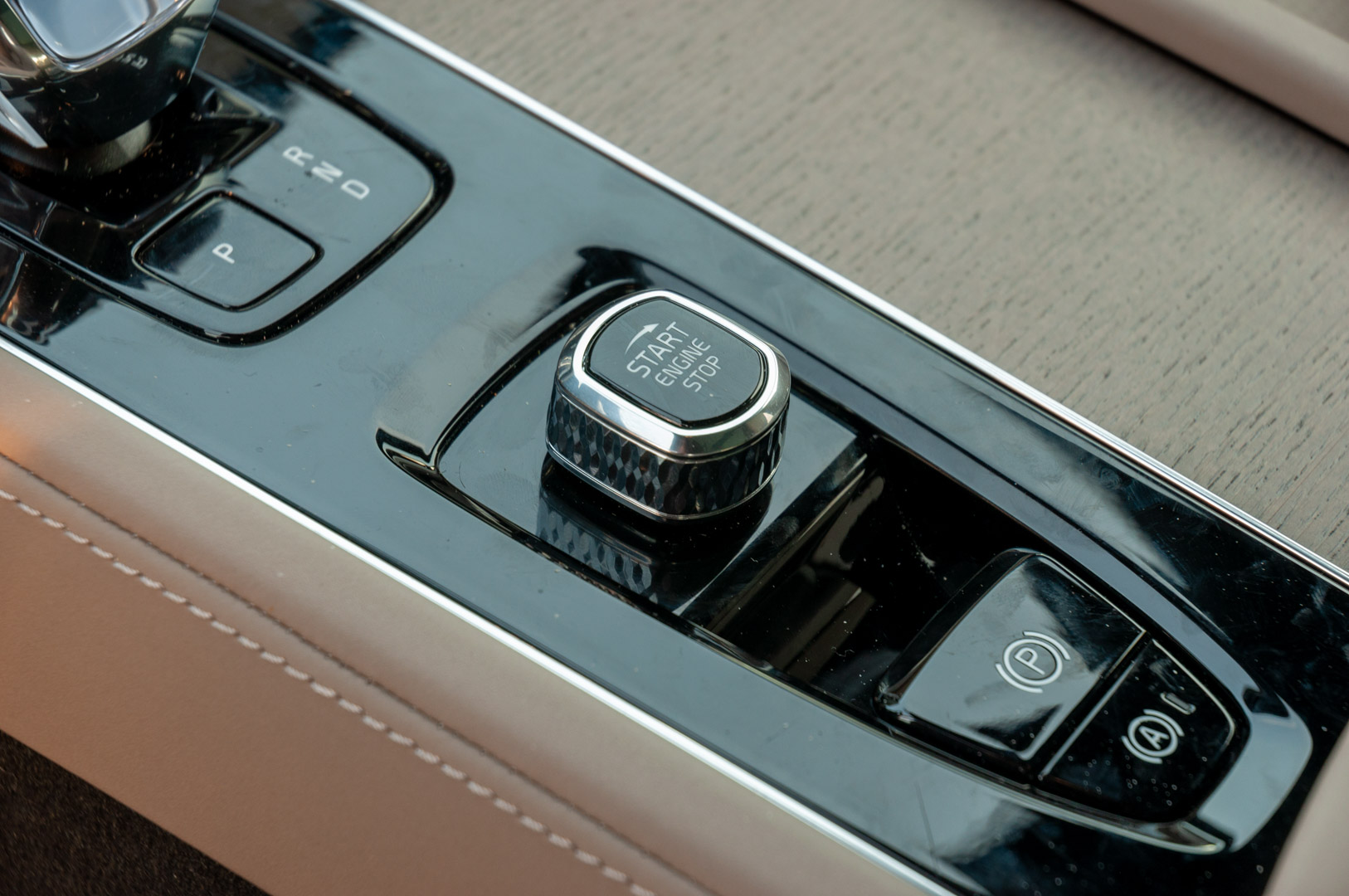 2025.5 Volvo XC90 T8