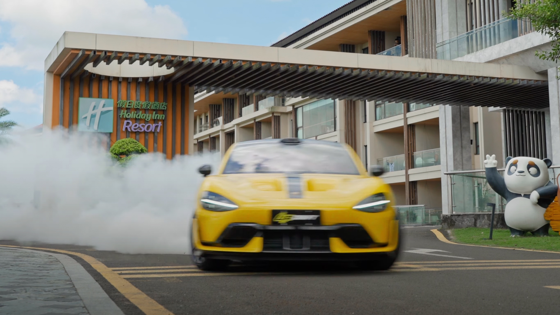 Xiaomi SU7 Ultra drifting