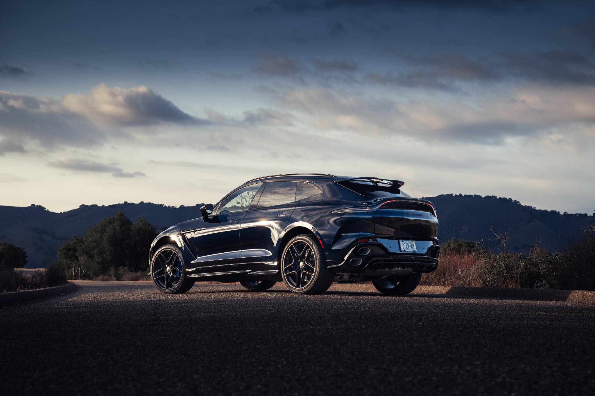 Aston Martin DBX S