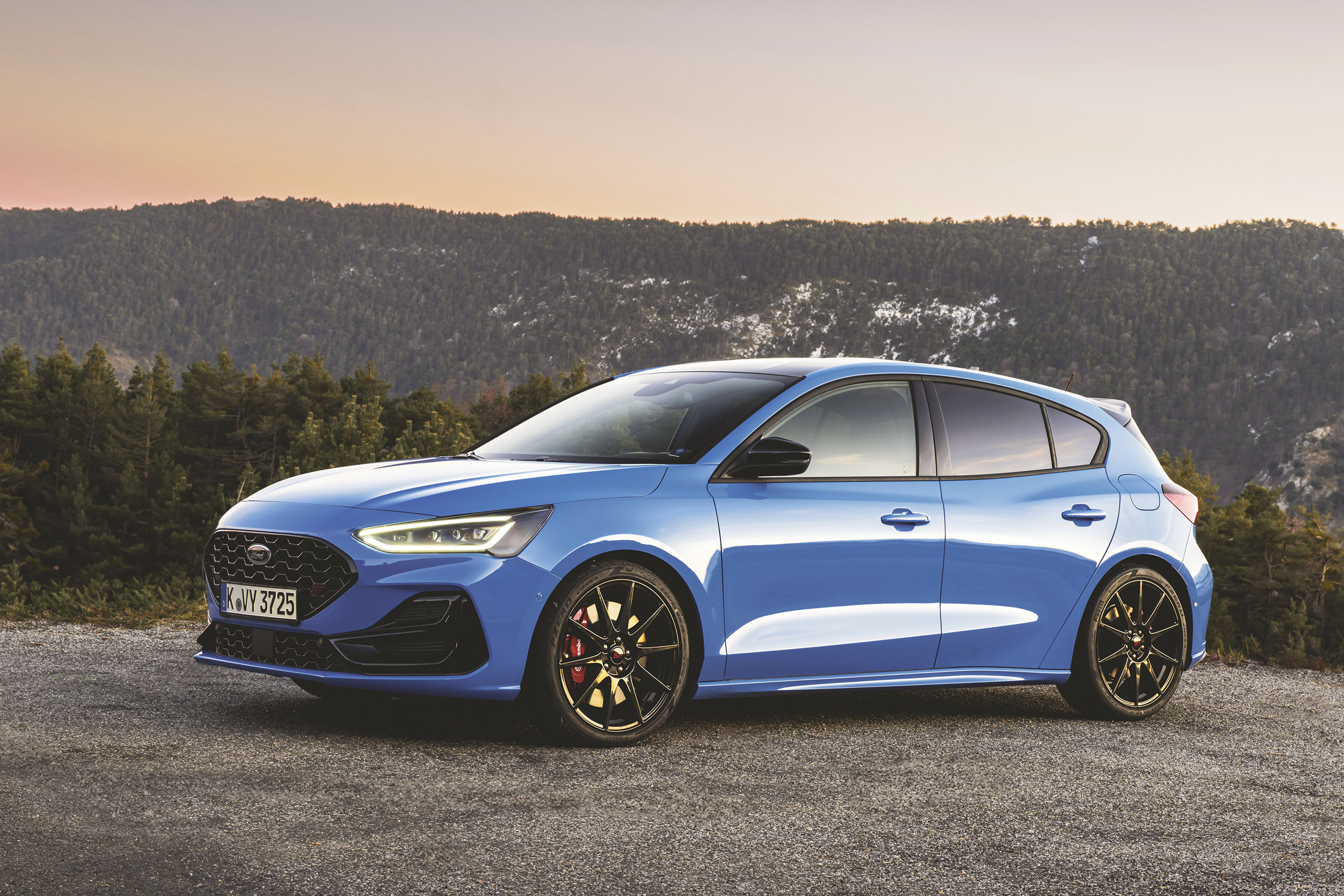 Blue Ford Focus ST
