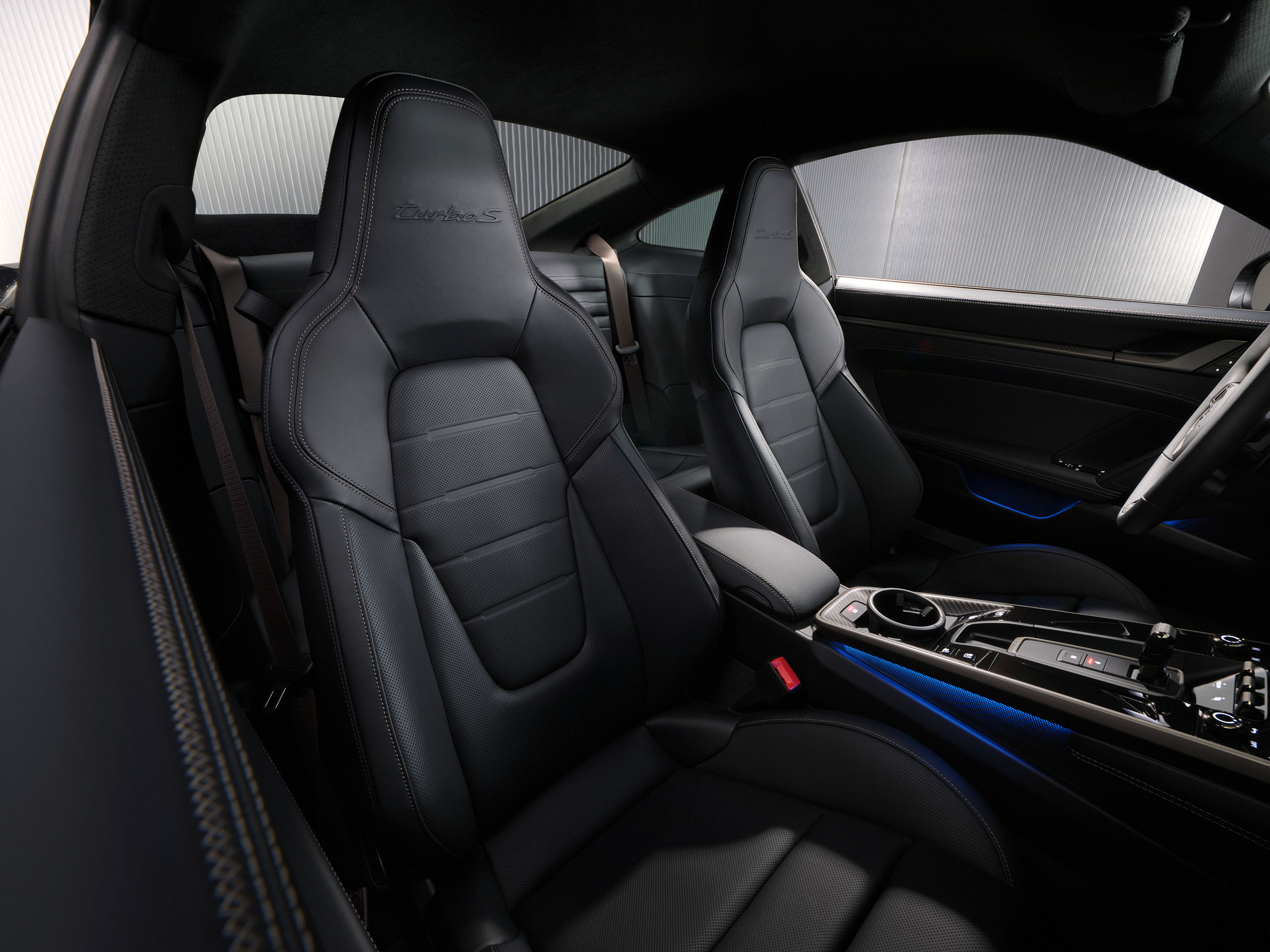 Porsche 911 Turbo S interior