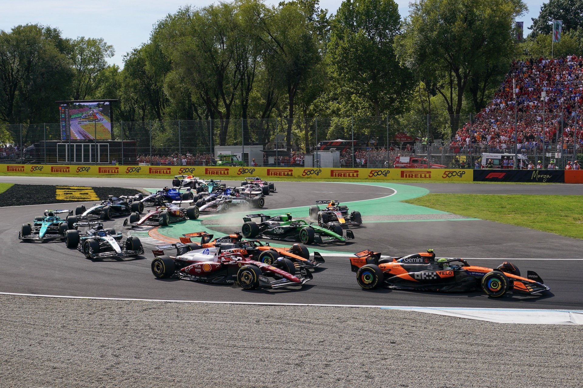 The Formula 1 Pirelli Gran Premio d'Italia 2025 starts at the Autodromo Nazionale di Monza in Monza, Italy, on September 7, 2025. (Photo by Alessio Morgese/NurPhoto)
